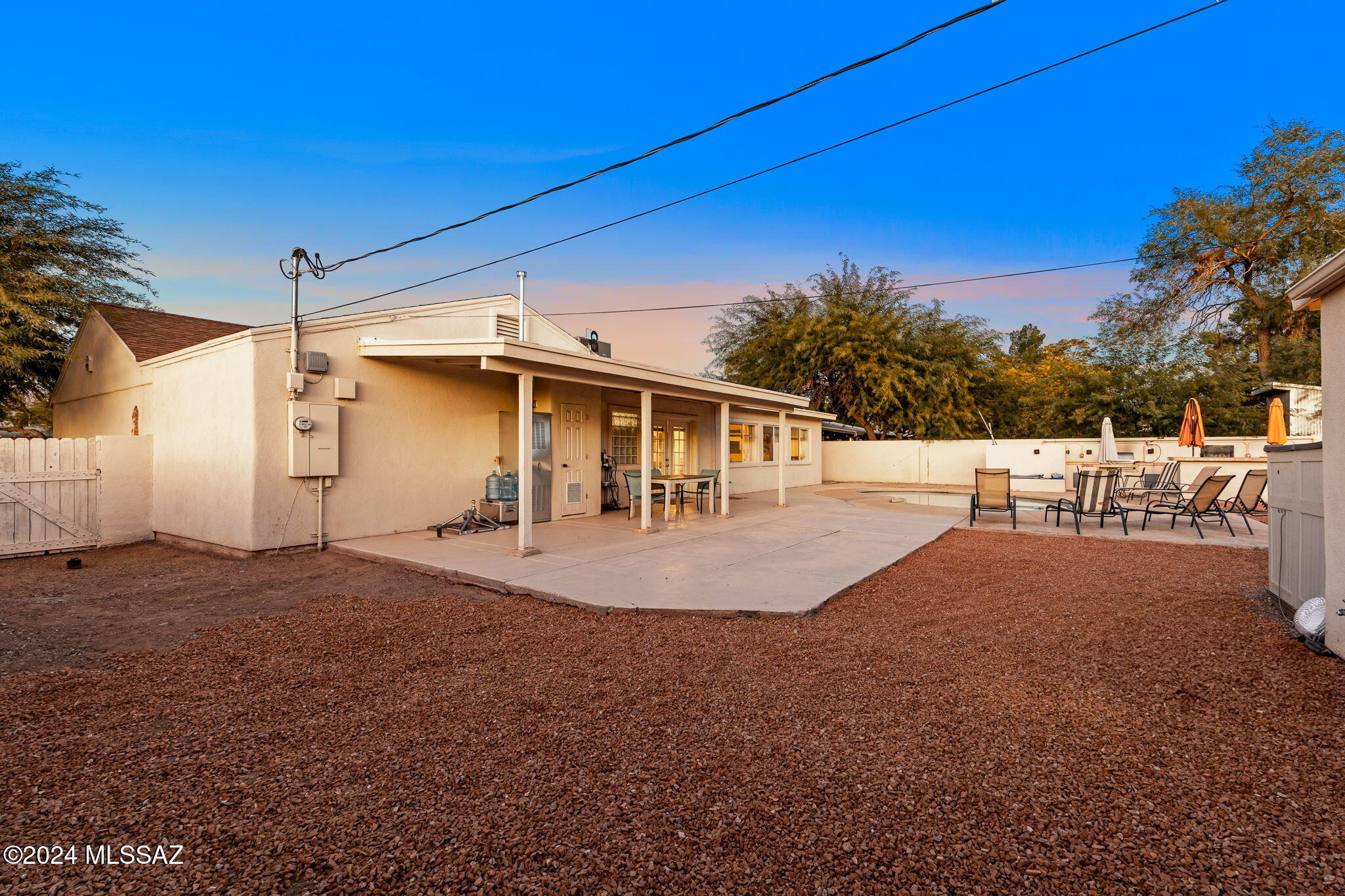 2502 E La Cienega Drive