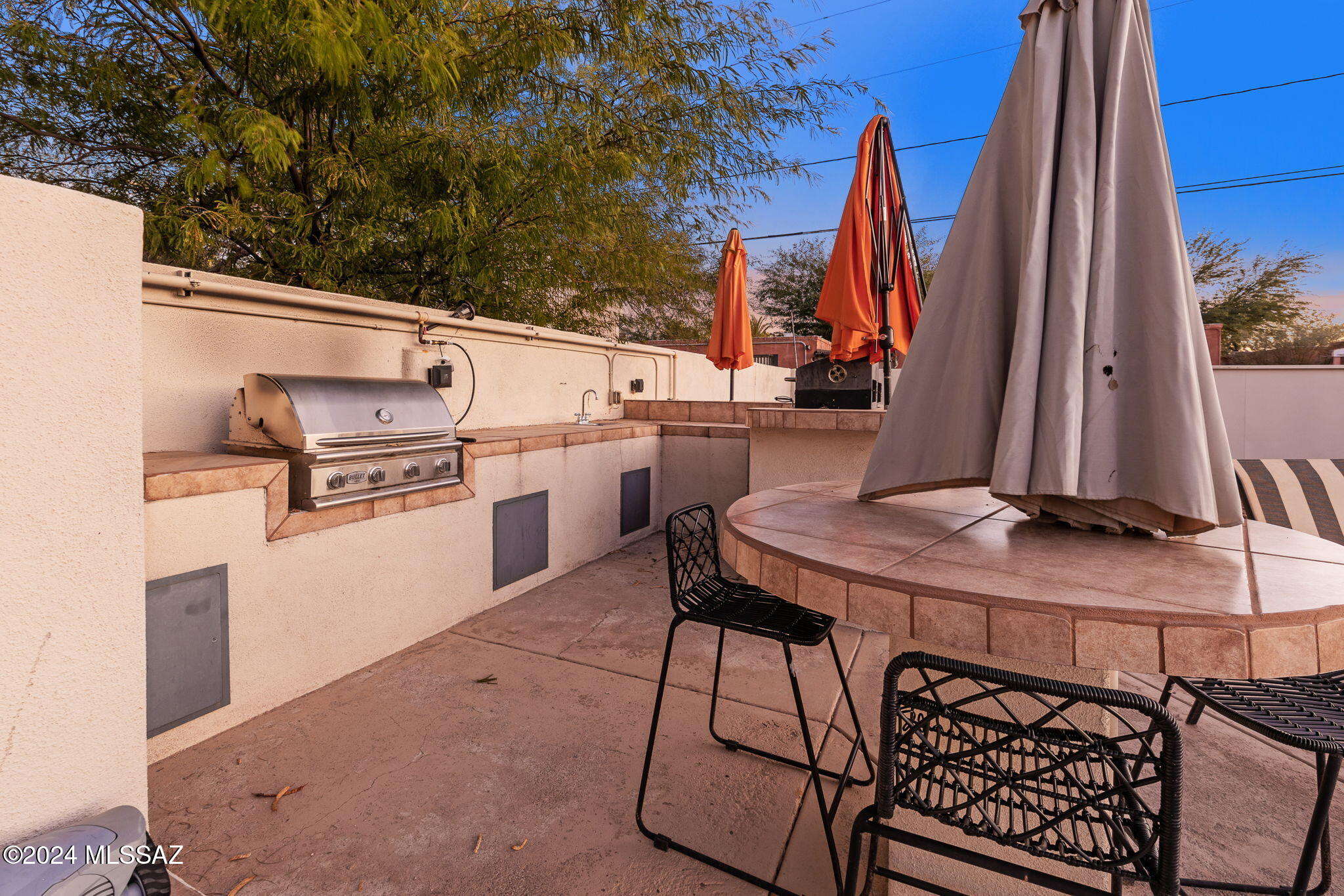 2502 E La Cienega Drive