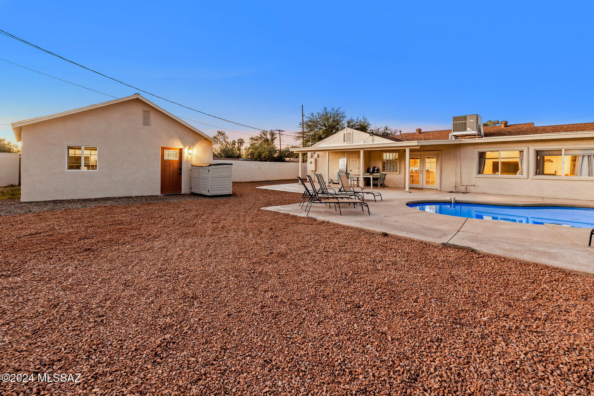 2502 E La Cienega Drive