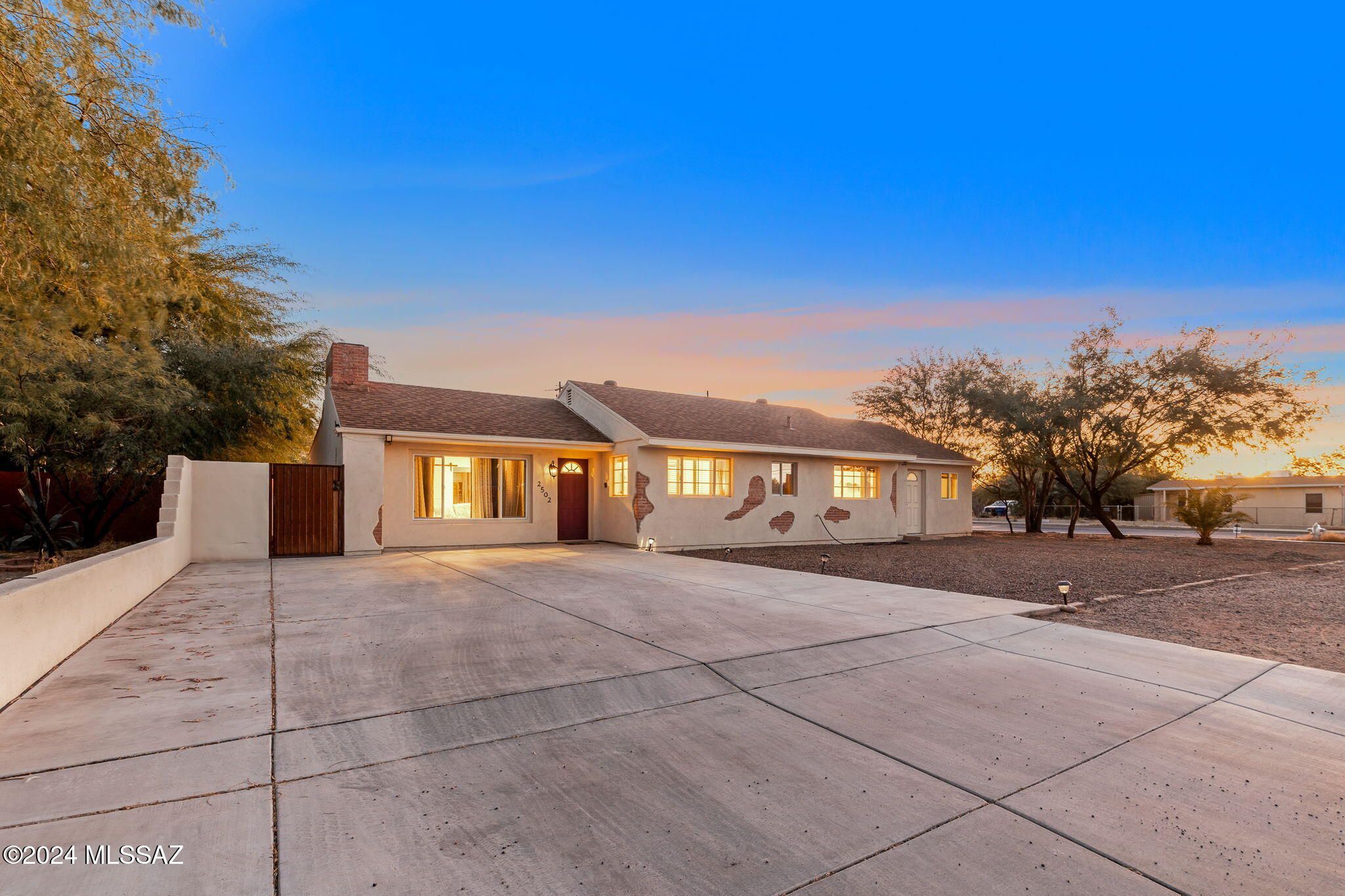 2502 E La Cienega Drive