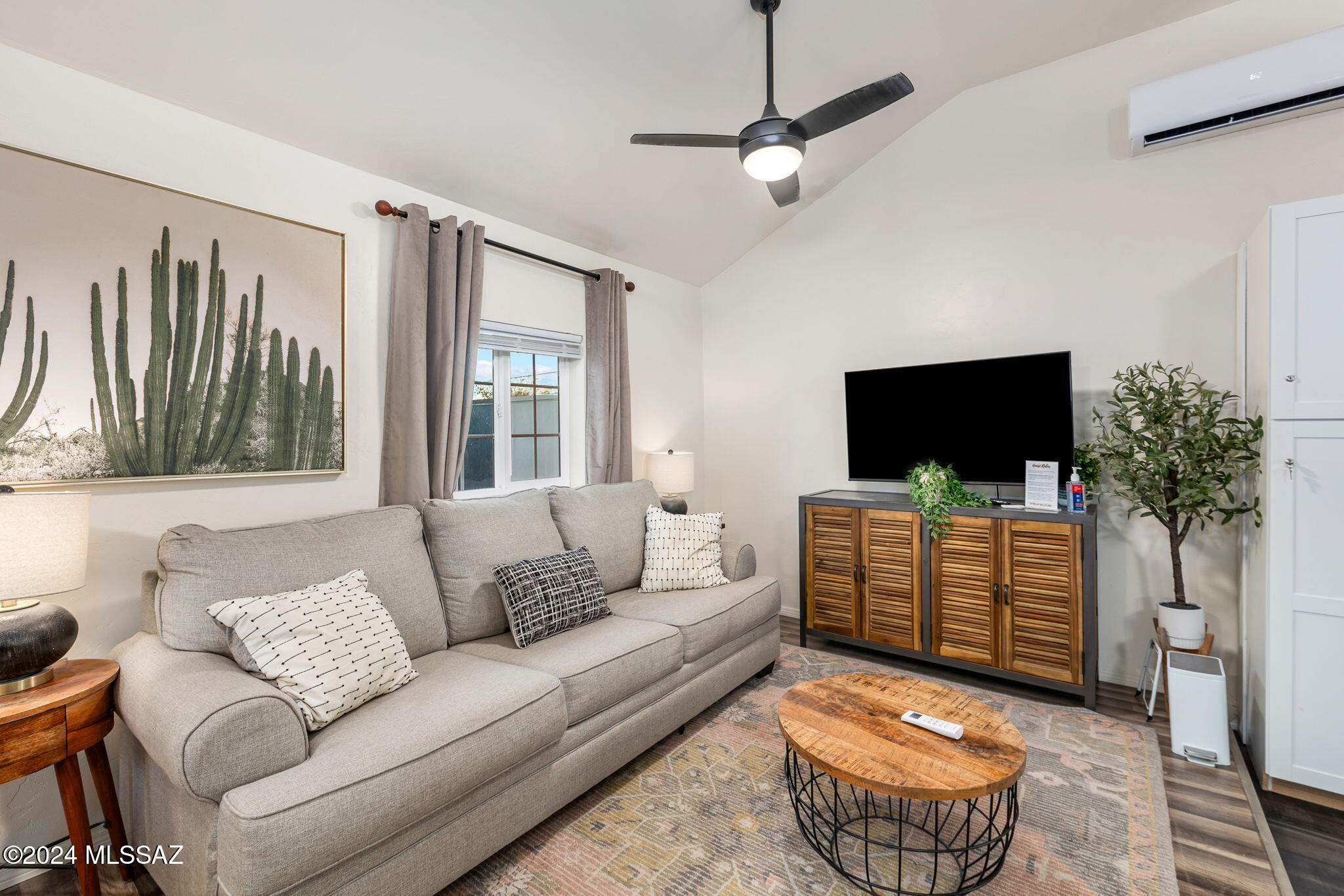 2502 E La Cienega Drive