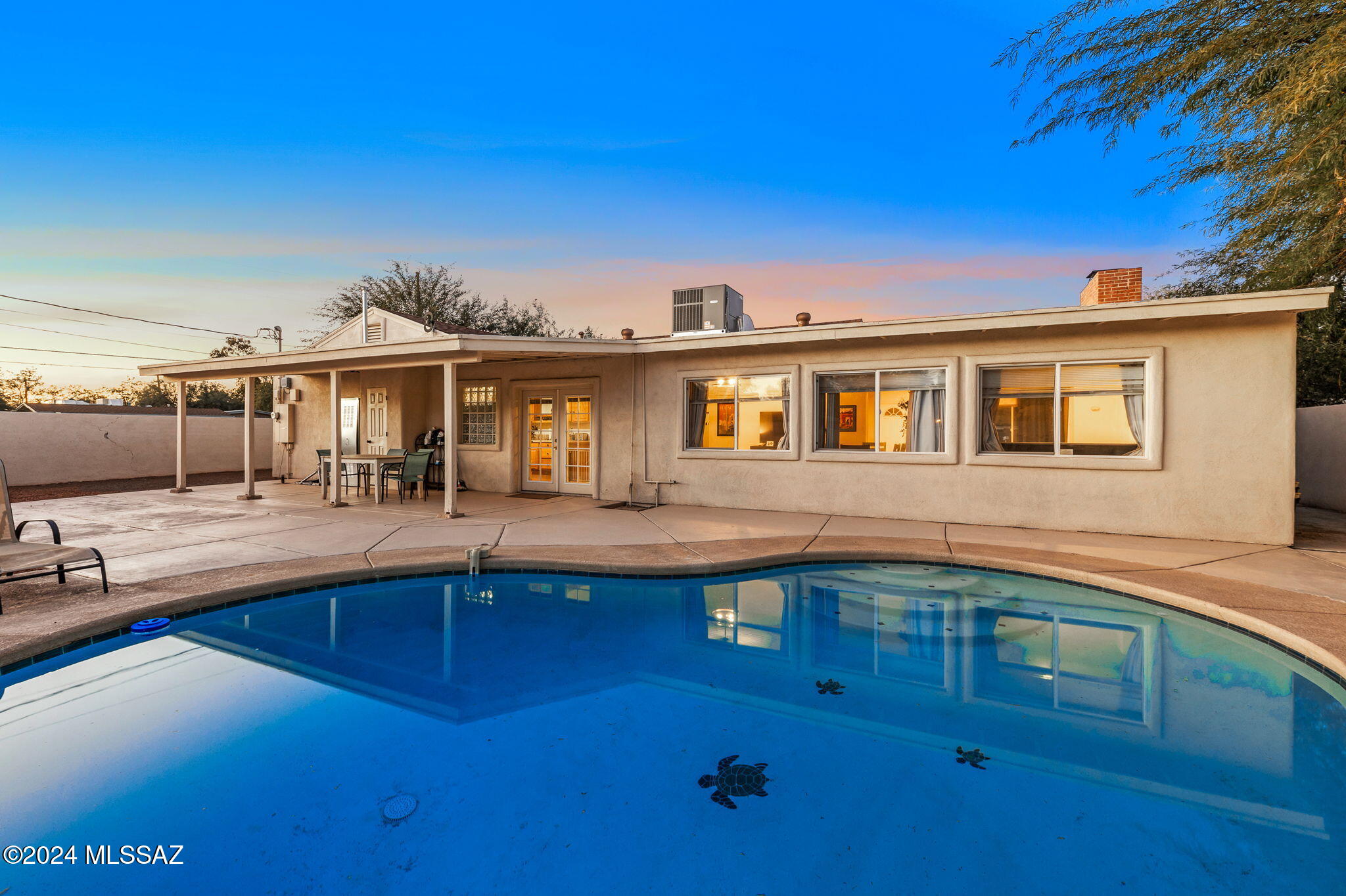 2502 E La Cienega Drive