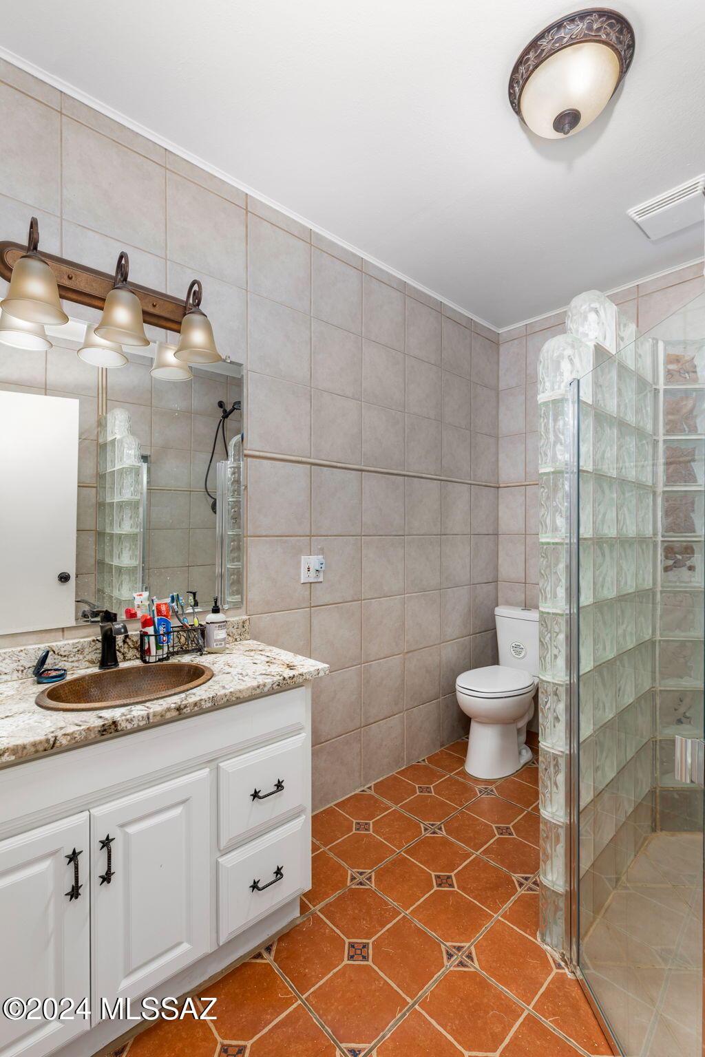 2502 E La Cienega Drive