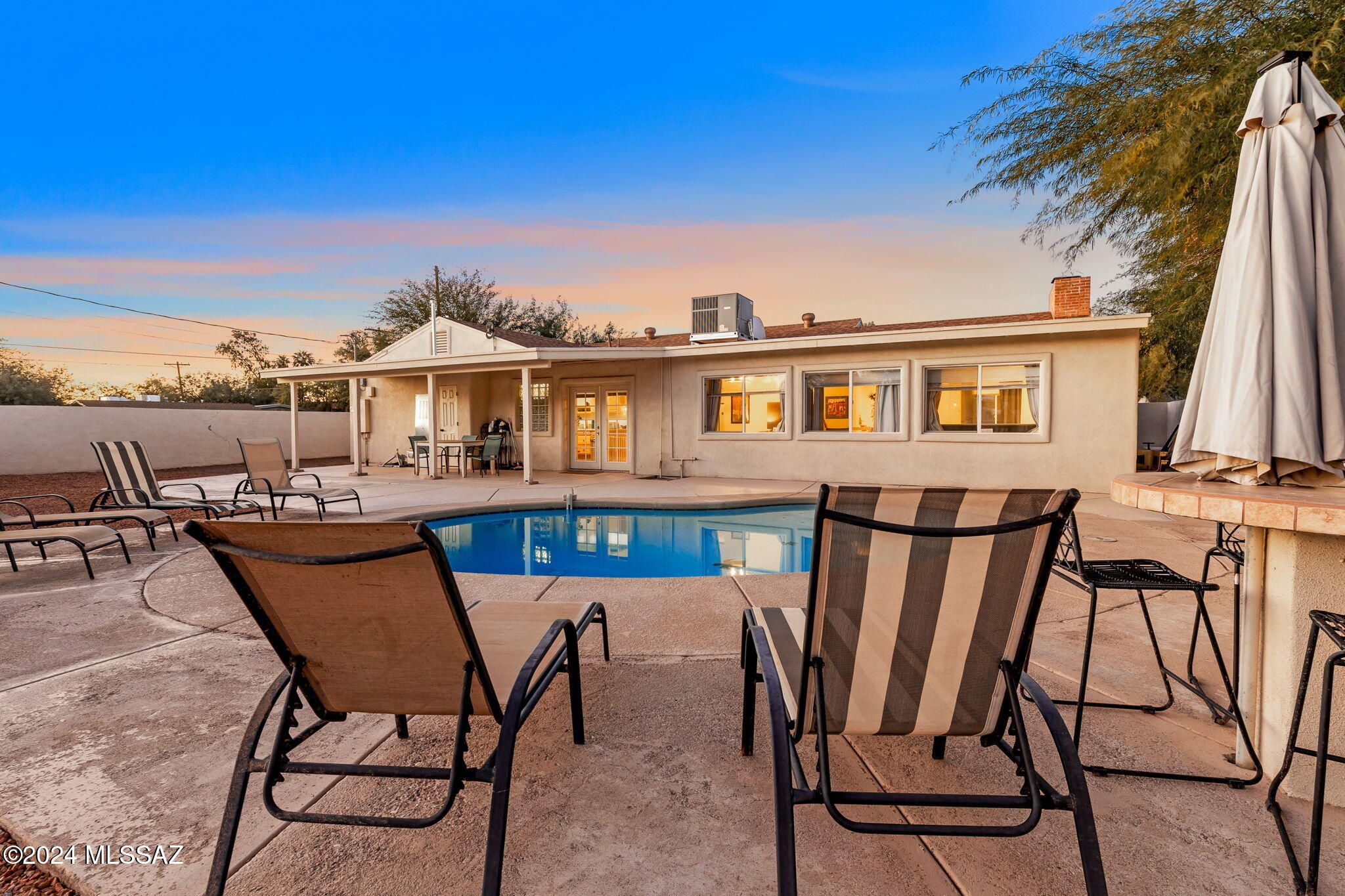 2502 E La Cienega Drive