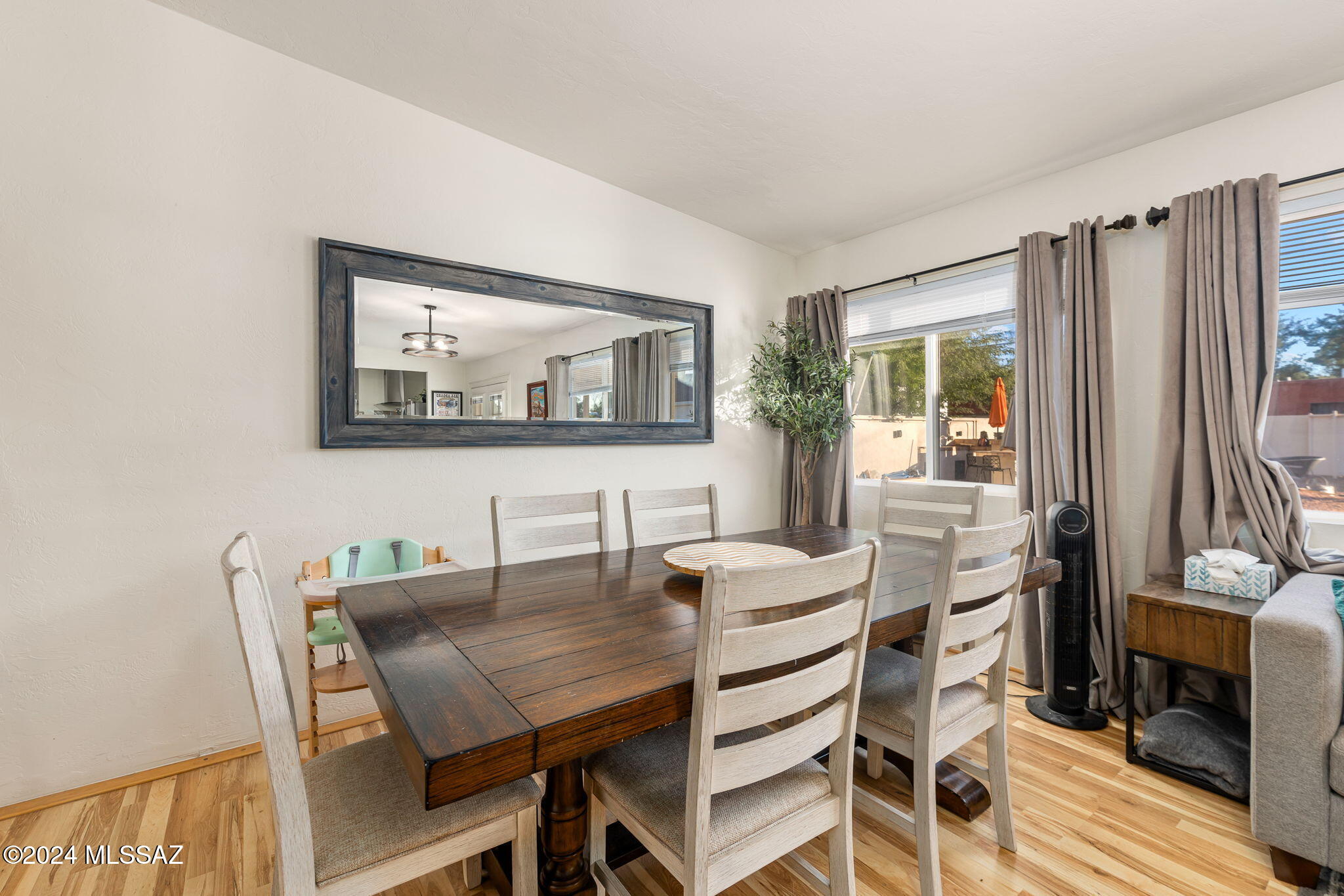 2502 E La Cienega Drive