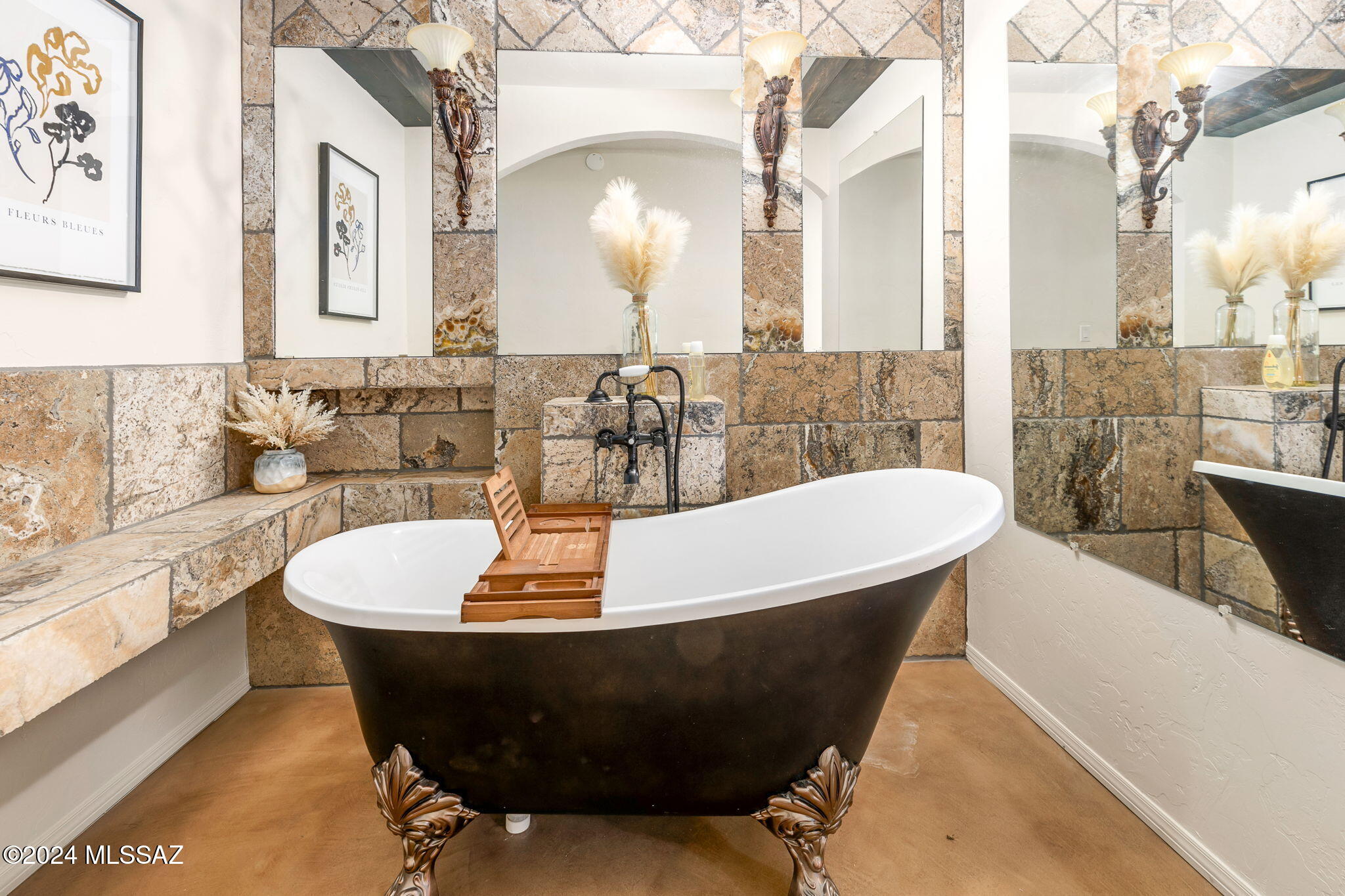 2502 E La Cienega Drive