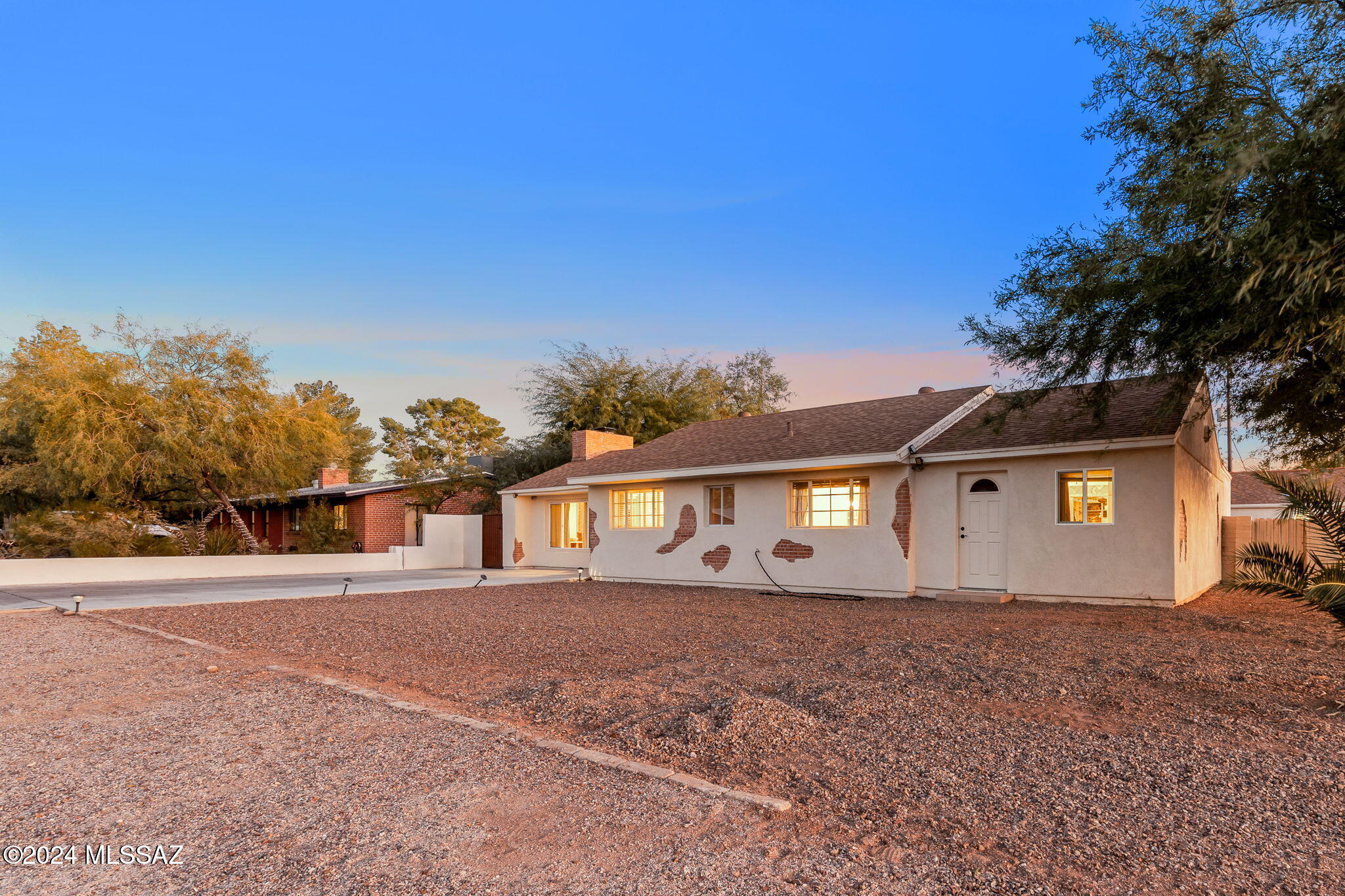 2502 E La Cienega Drive