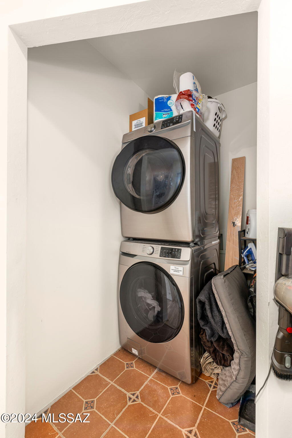 2502 E La Cienega Drive