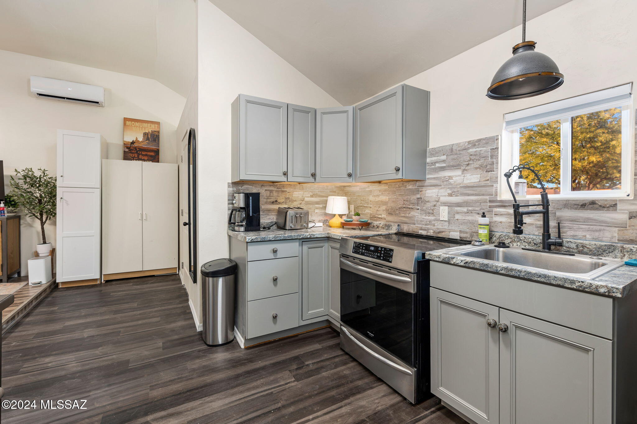 2502 E La Cienega Drive