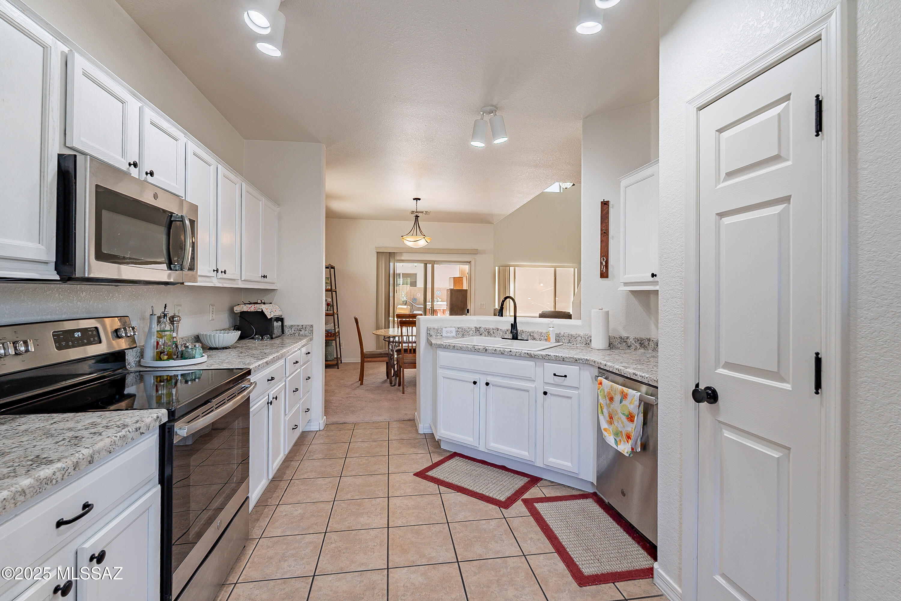 97 W Camino Rancho Palomas