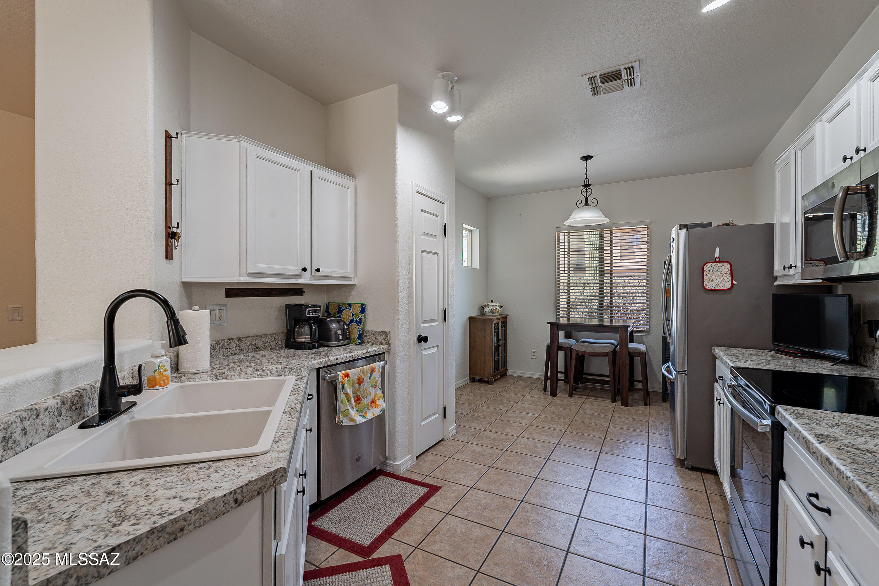 97 W Camino Rancho Palomas