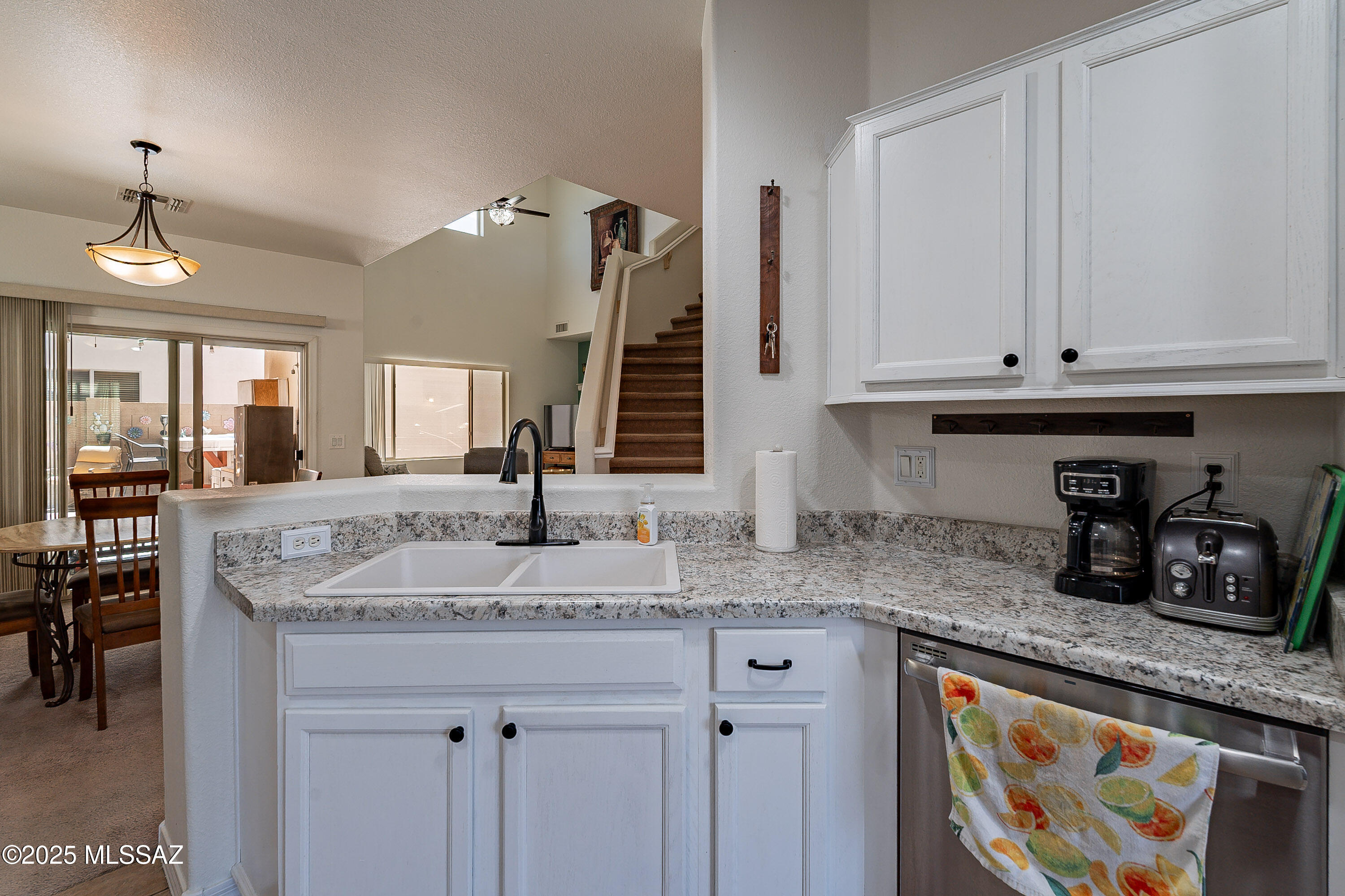 97 W Camino Rancho Palomas