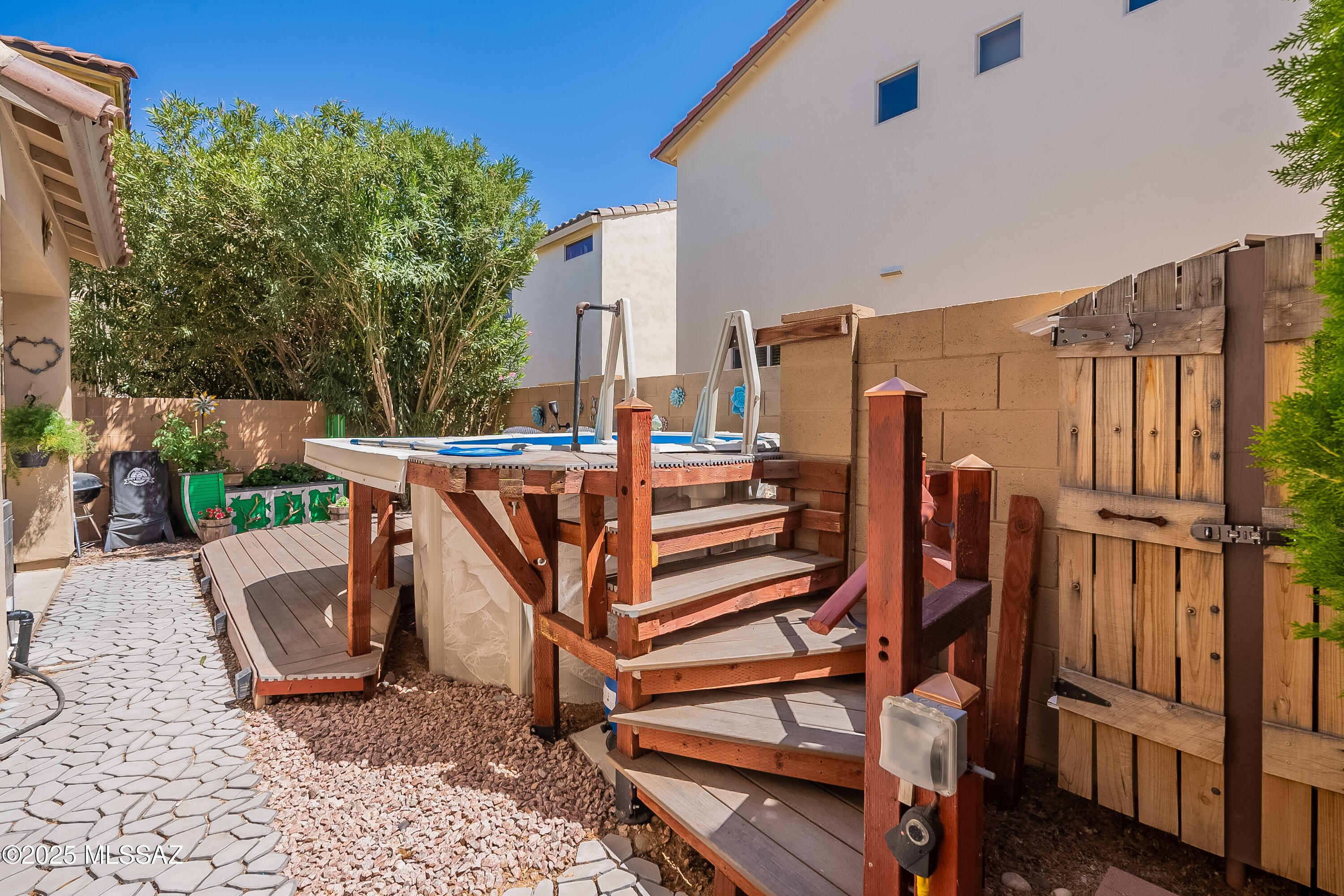 97 W Camino Rancho Palomas