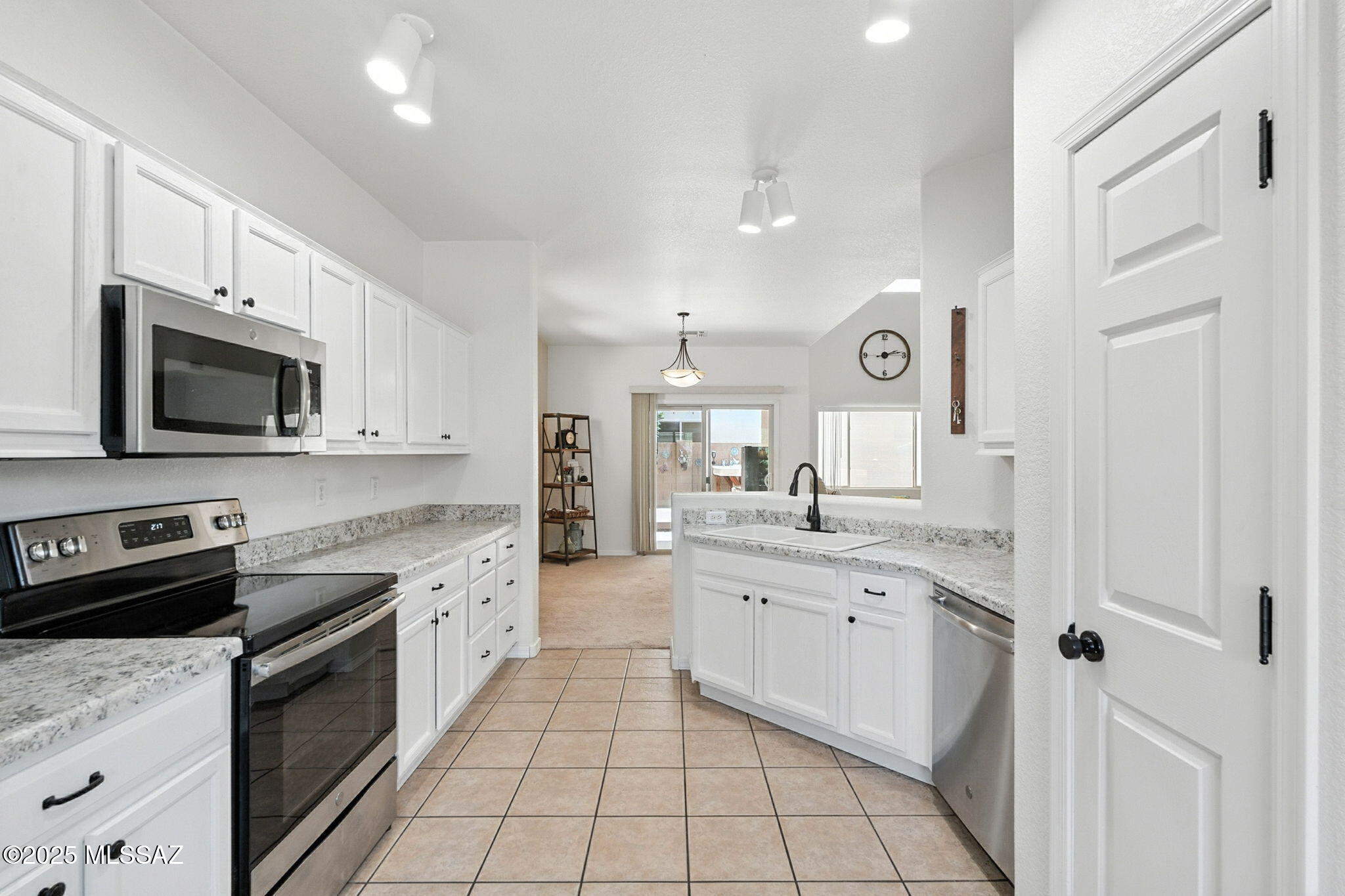 97 W Camino Rancho Palomas