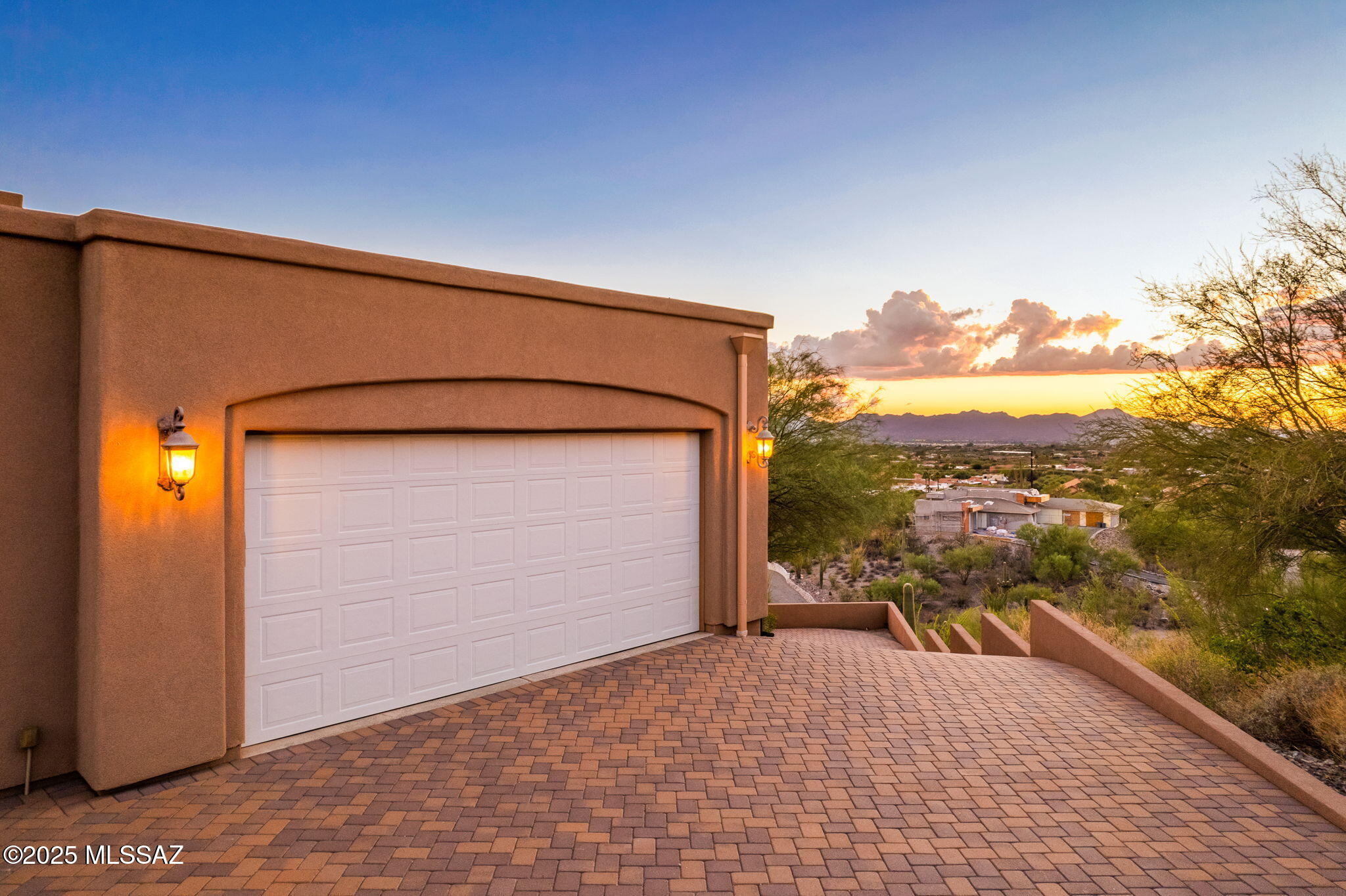 5880 N Hombre Lane