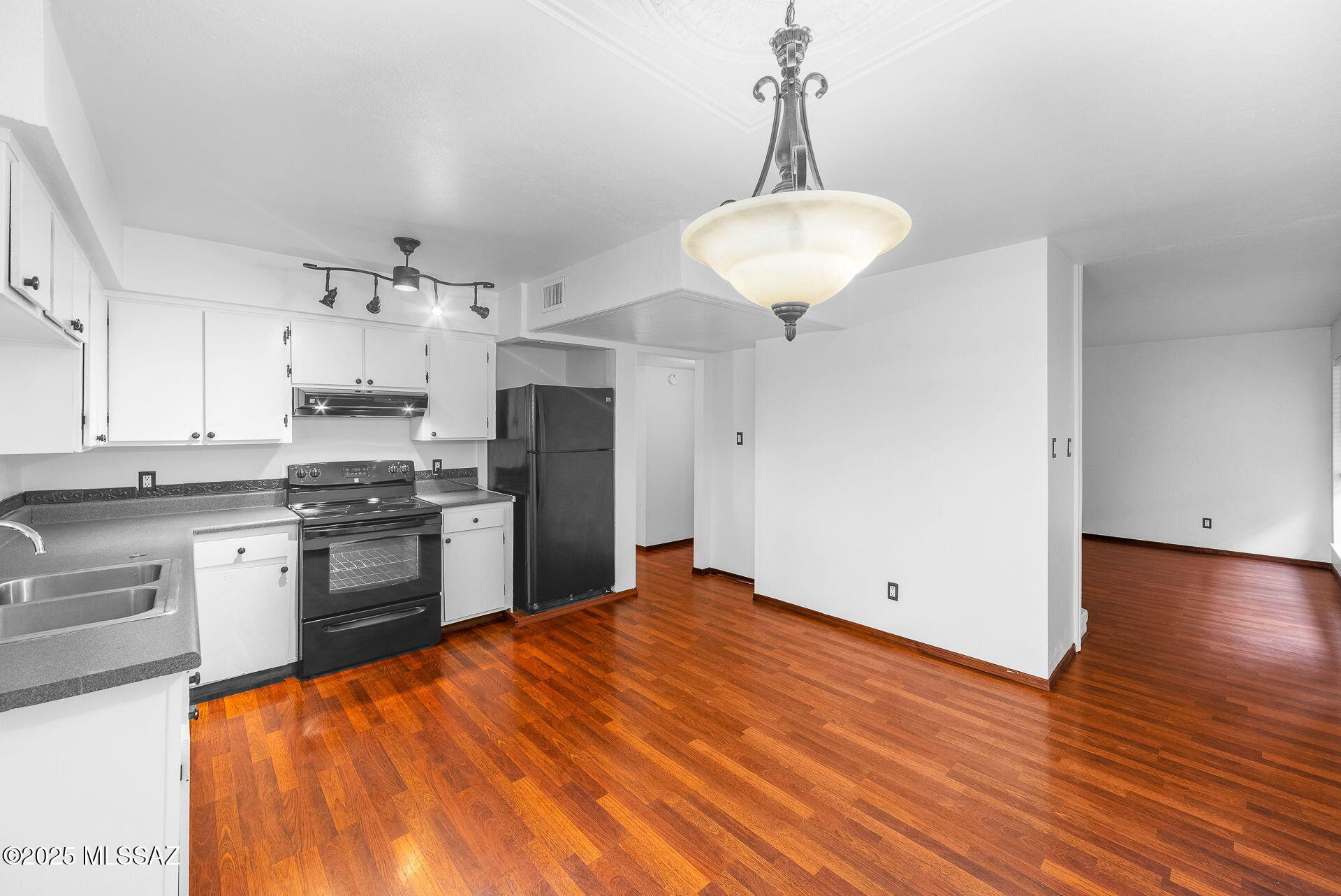 1600 N Wilmot Road Unit: 419