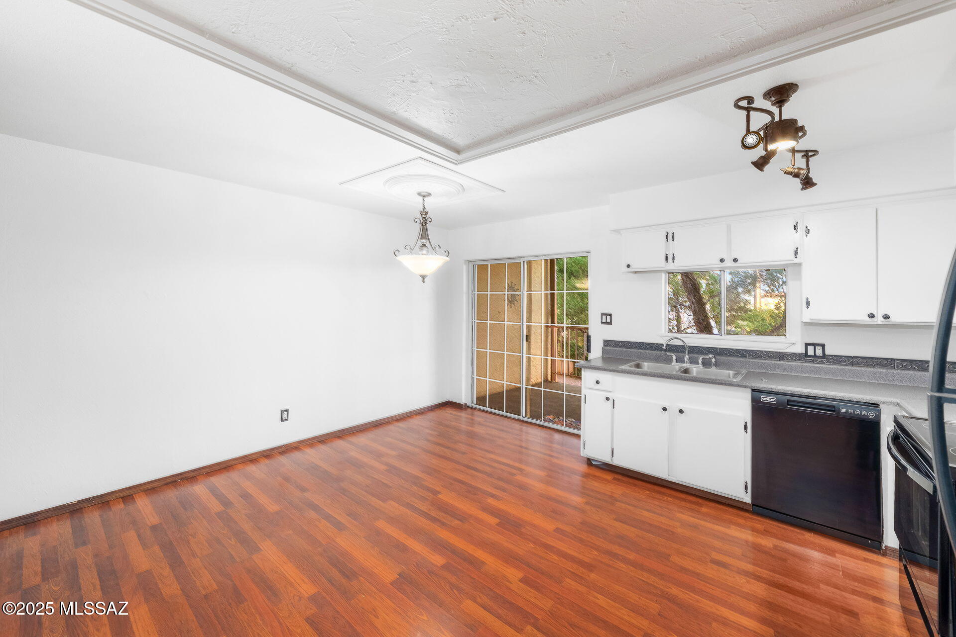 1600 N Wilmot Road Unit: 419