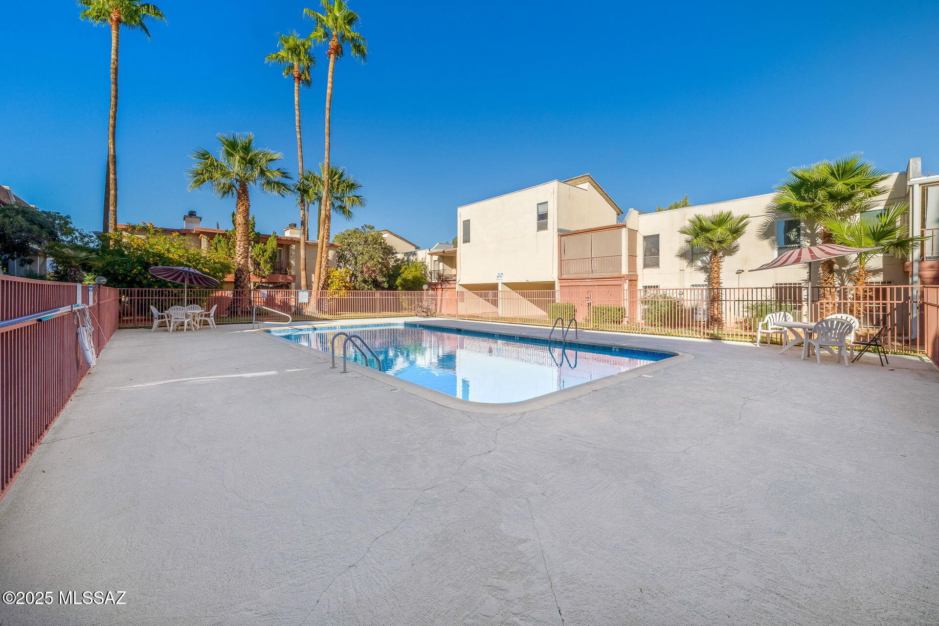 1600 N Wilmot Road Unit: 419