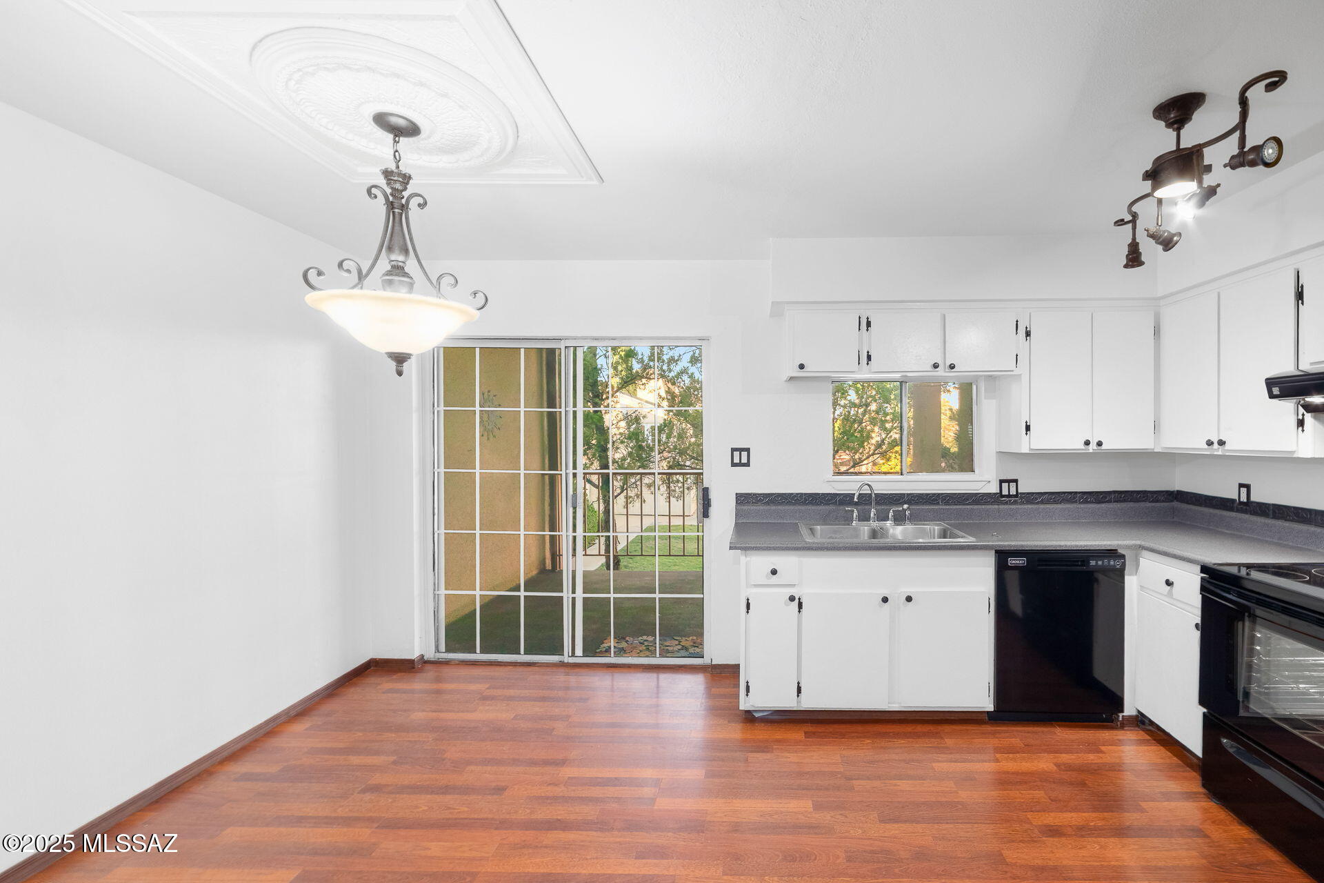 1600 N Wilmot Road 419