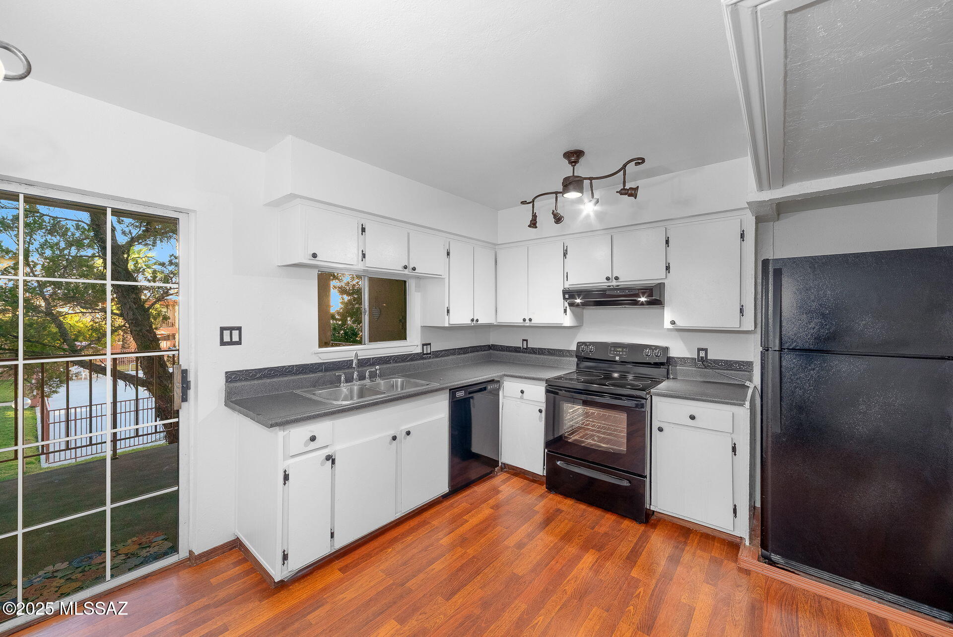 1600 N Wilmot Road 419