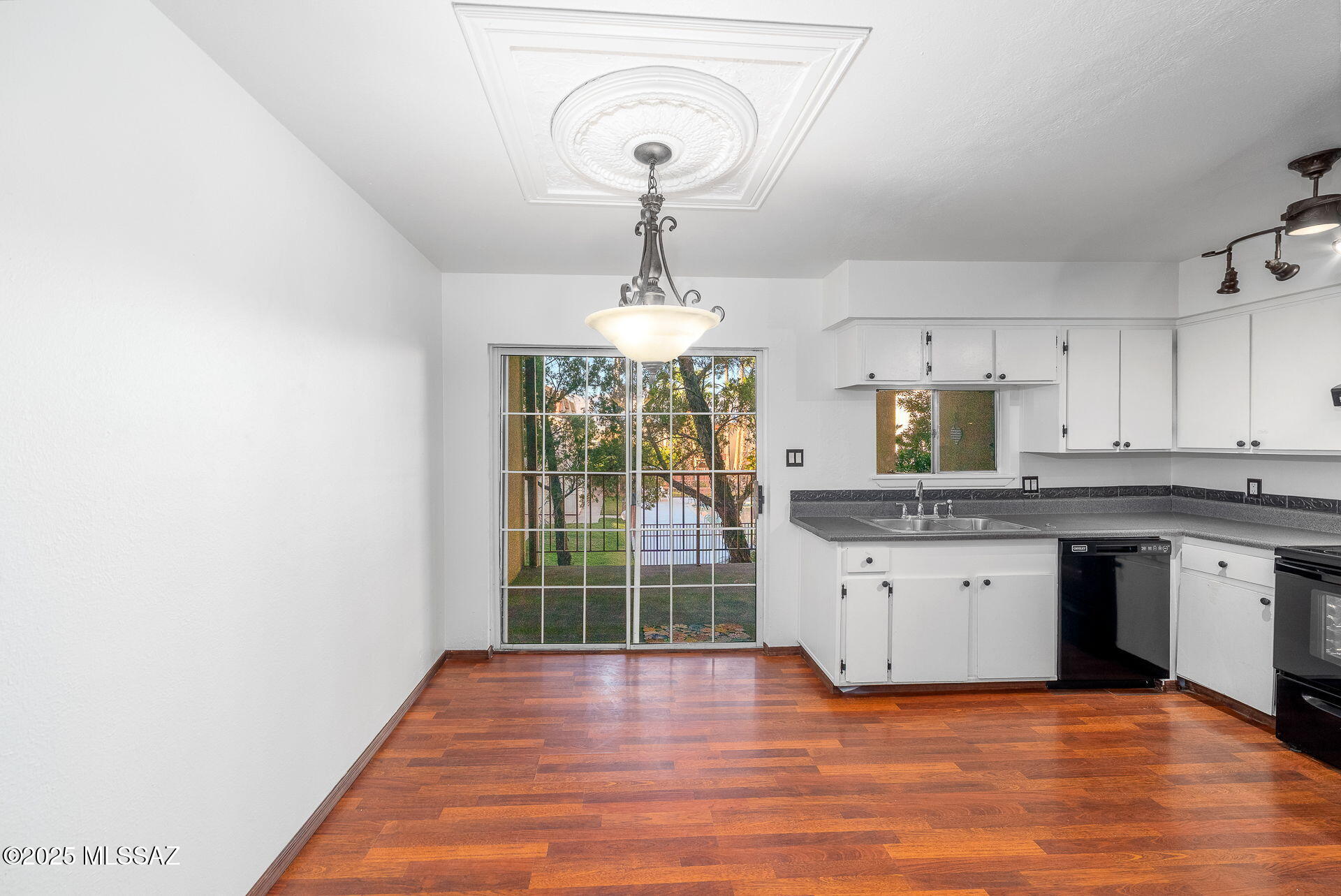 1600 N Wilmot Road 419