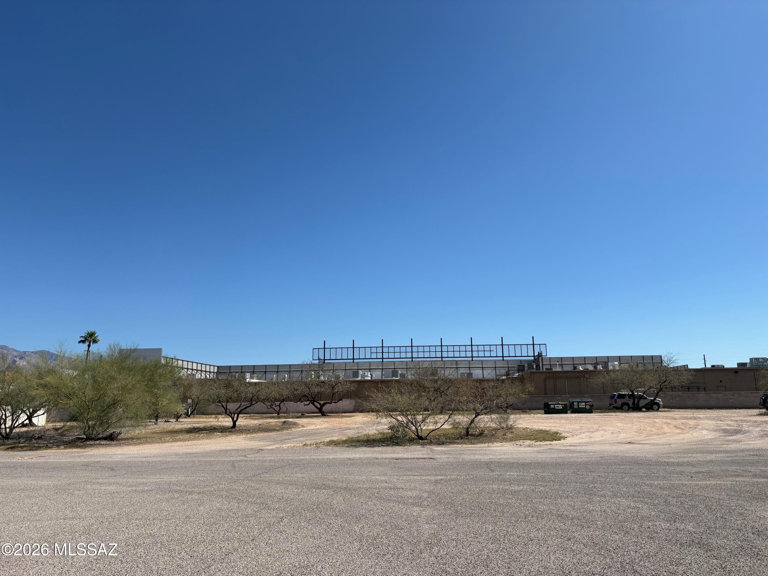 513 W Wetmore Road 9