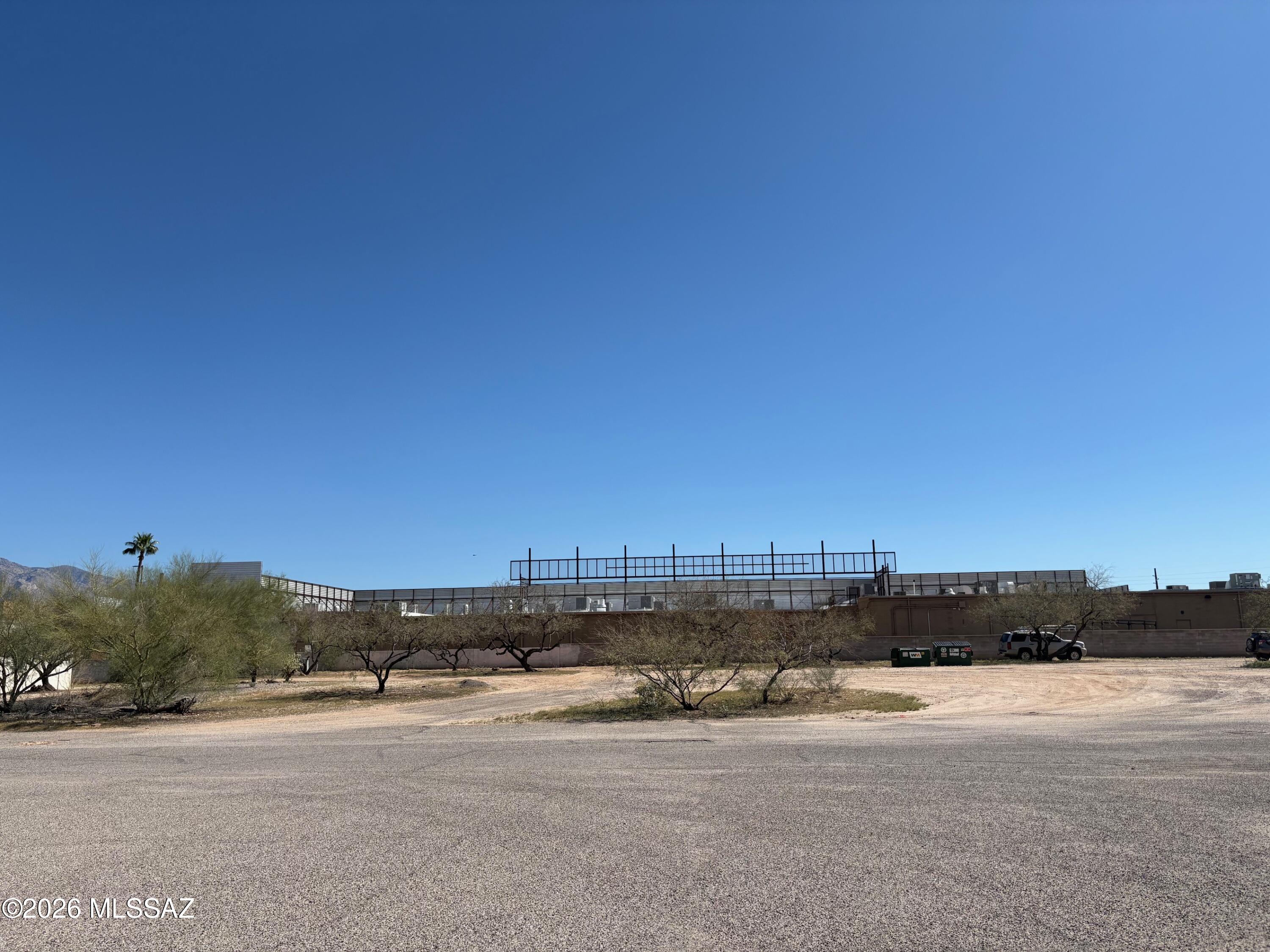 513 W Wetmore Road 9