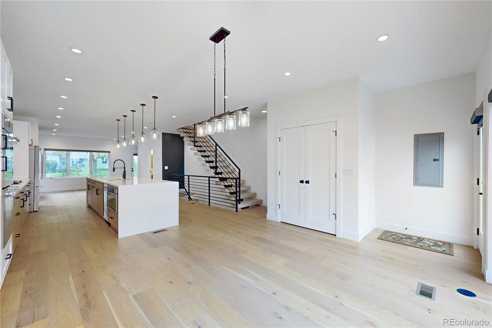 2403 S Franklin
