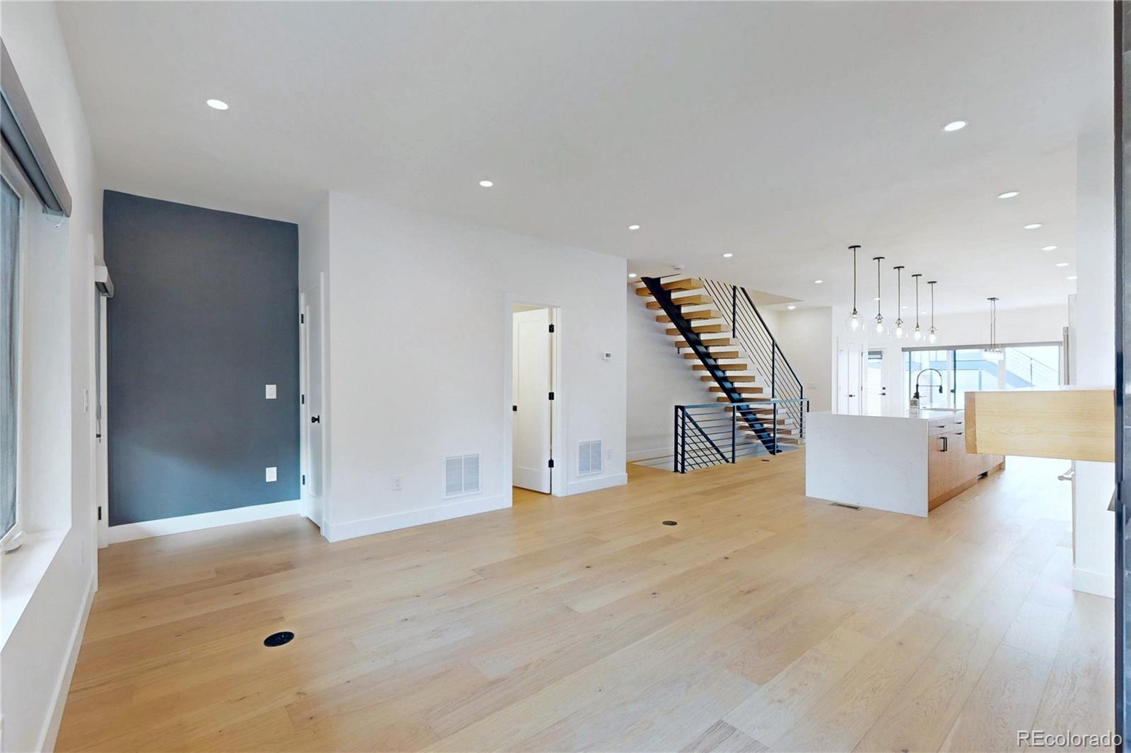 2403 S Franklin