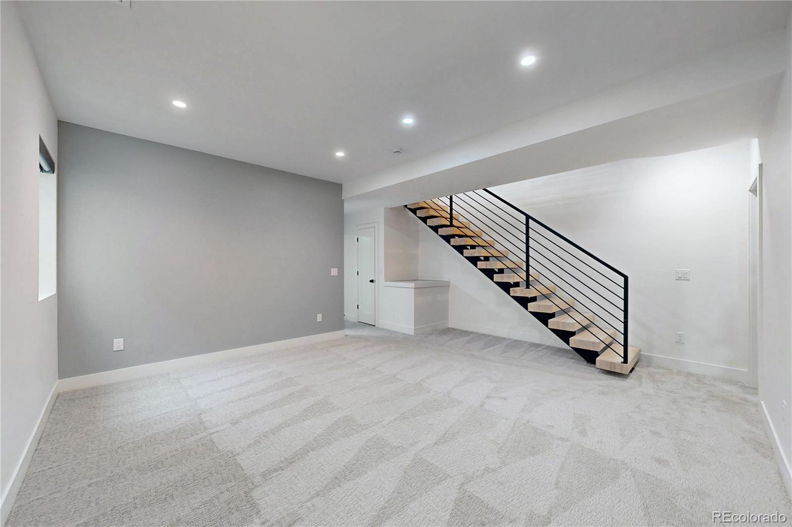 2403 S Franklin