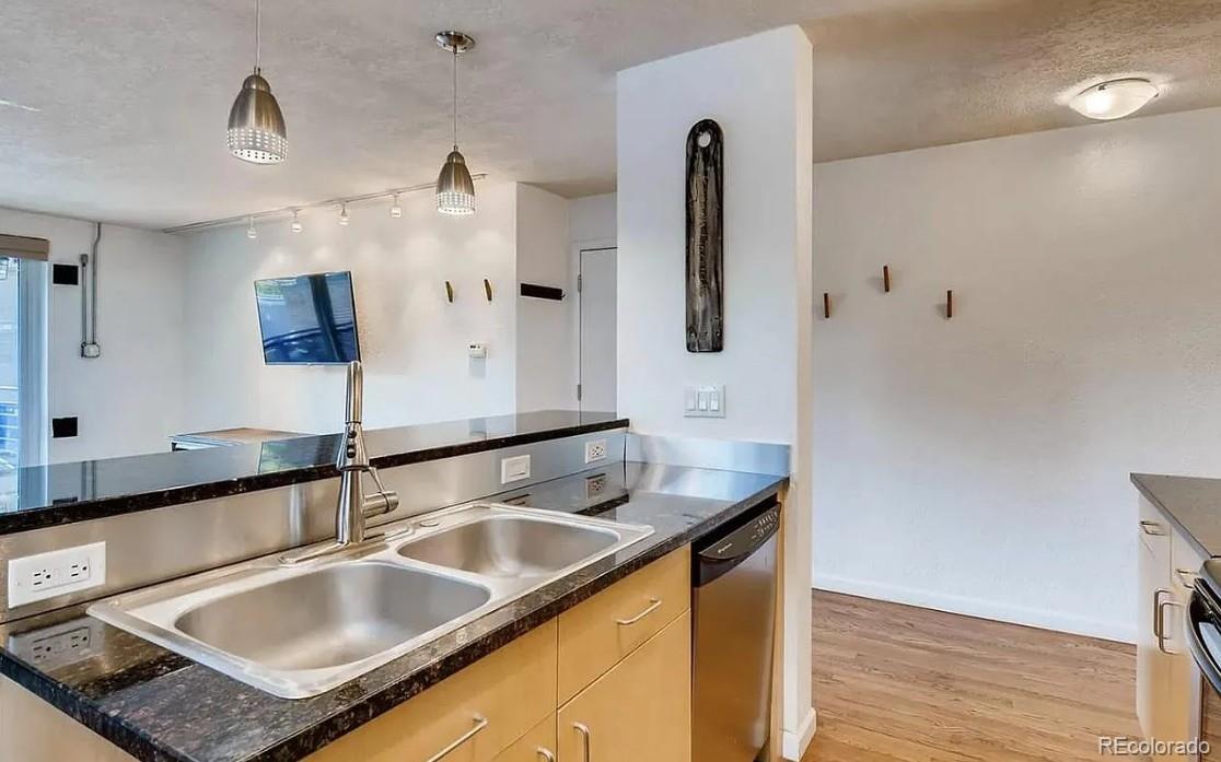 1336 N Logan Street Unit: 401