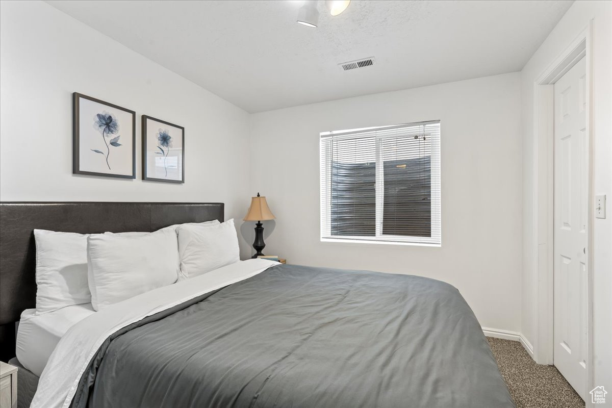 232 E ASHBROOK CIR