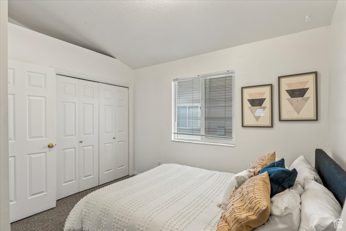 232 E ASHBROOK CIR