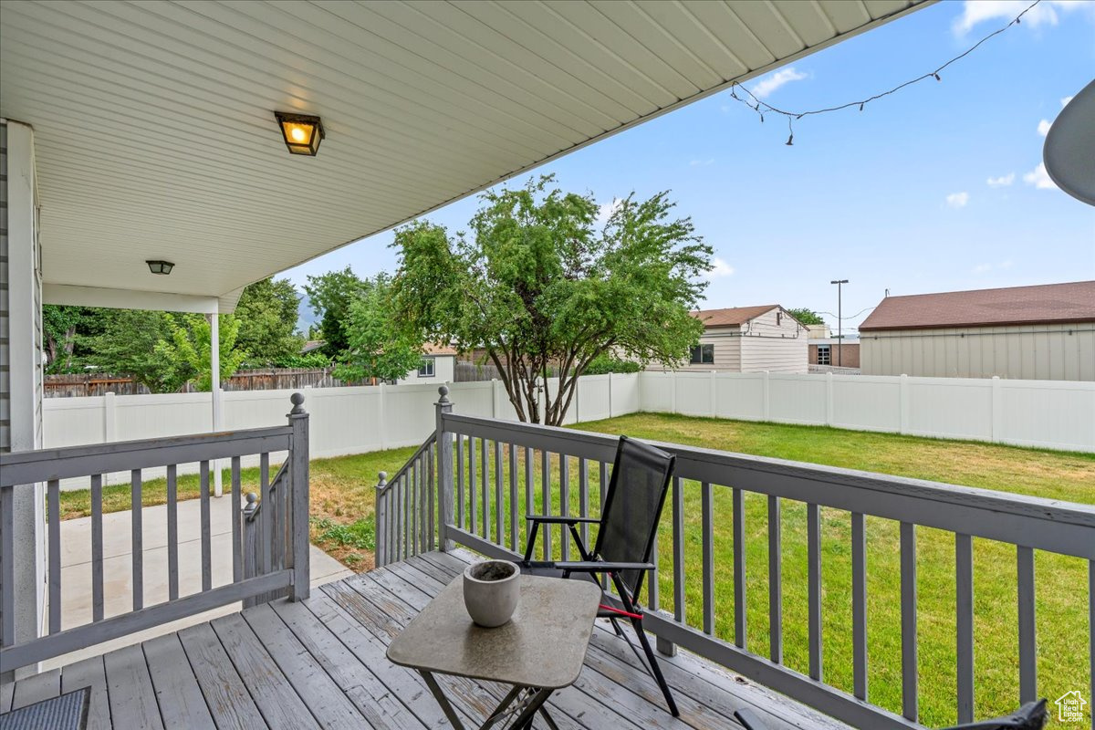 232 E ASHBROOK CIR