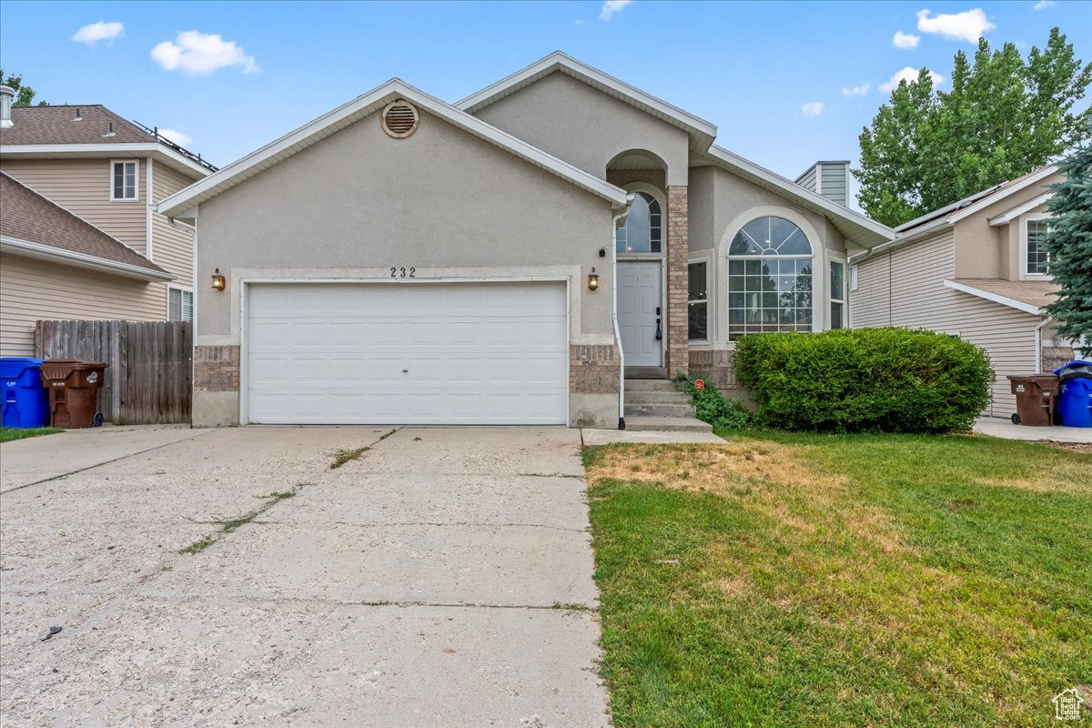 232 E ASHBROOK CIR