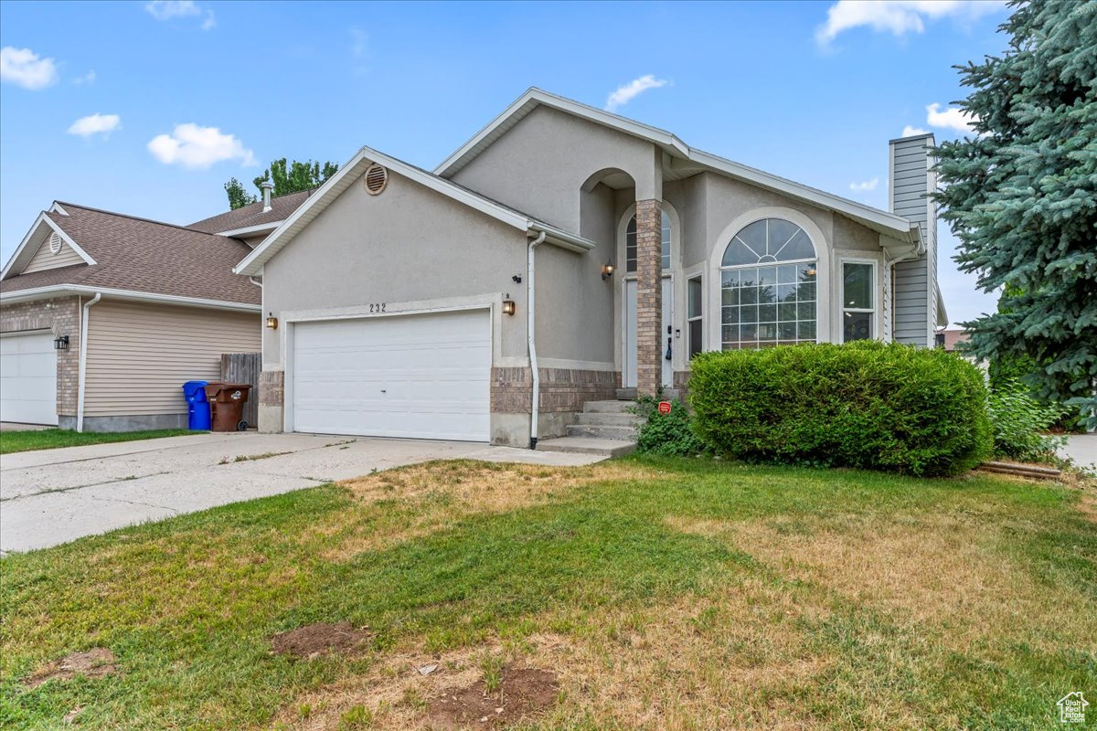232 E ASHBROOK CIR