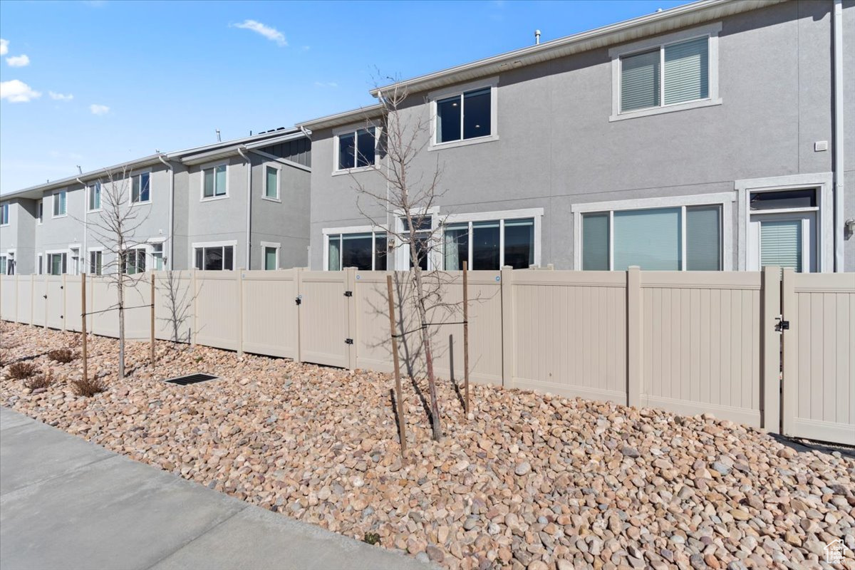 1161 W RACEHORSE WAY