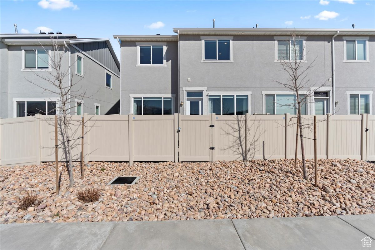 1161 W RACEHORSE WAY