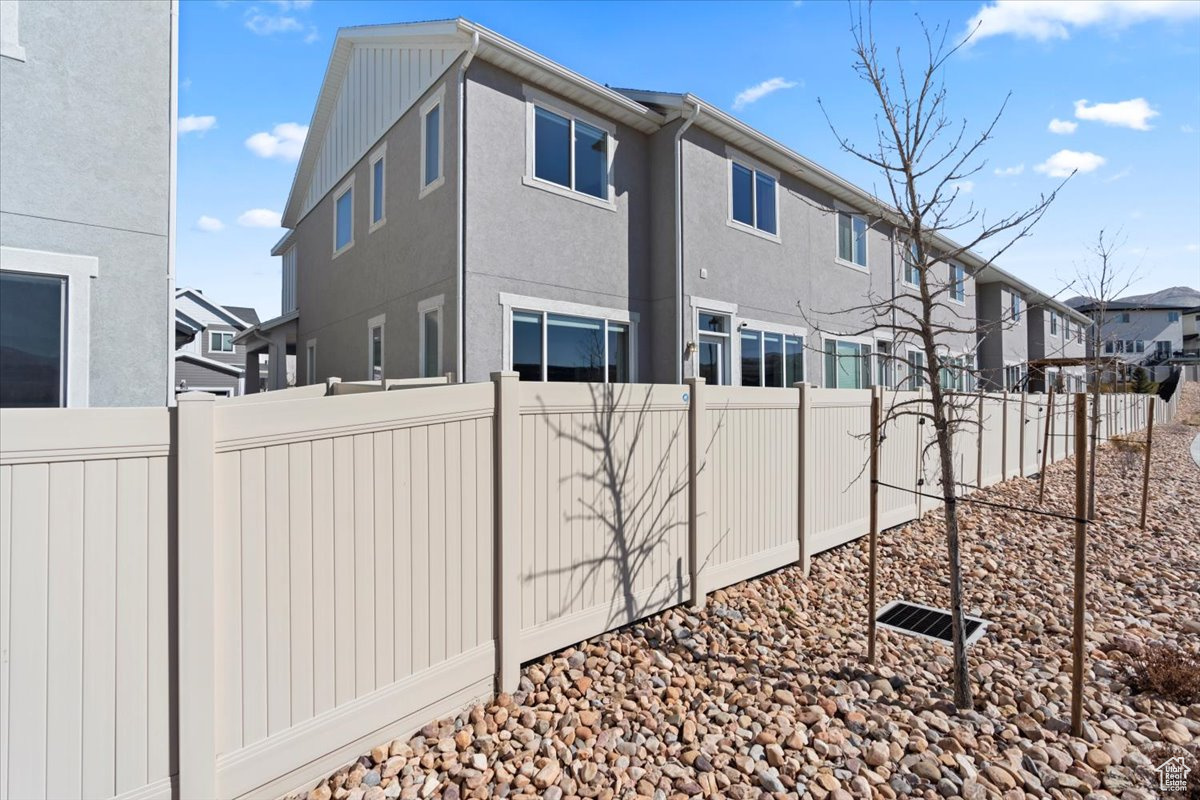1161 W RACEHORSE WAY