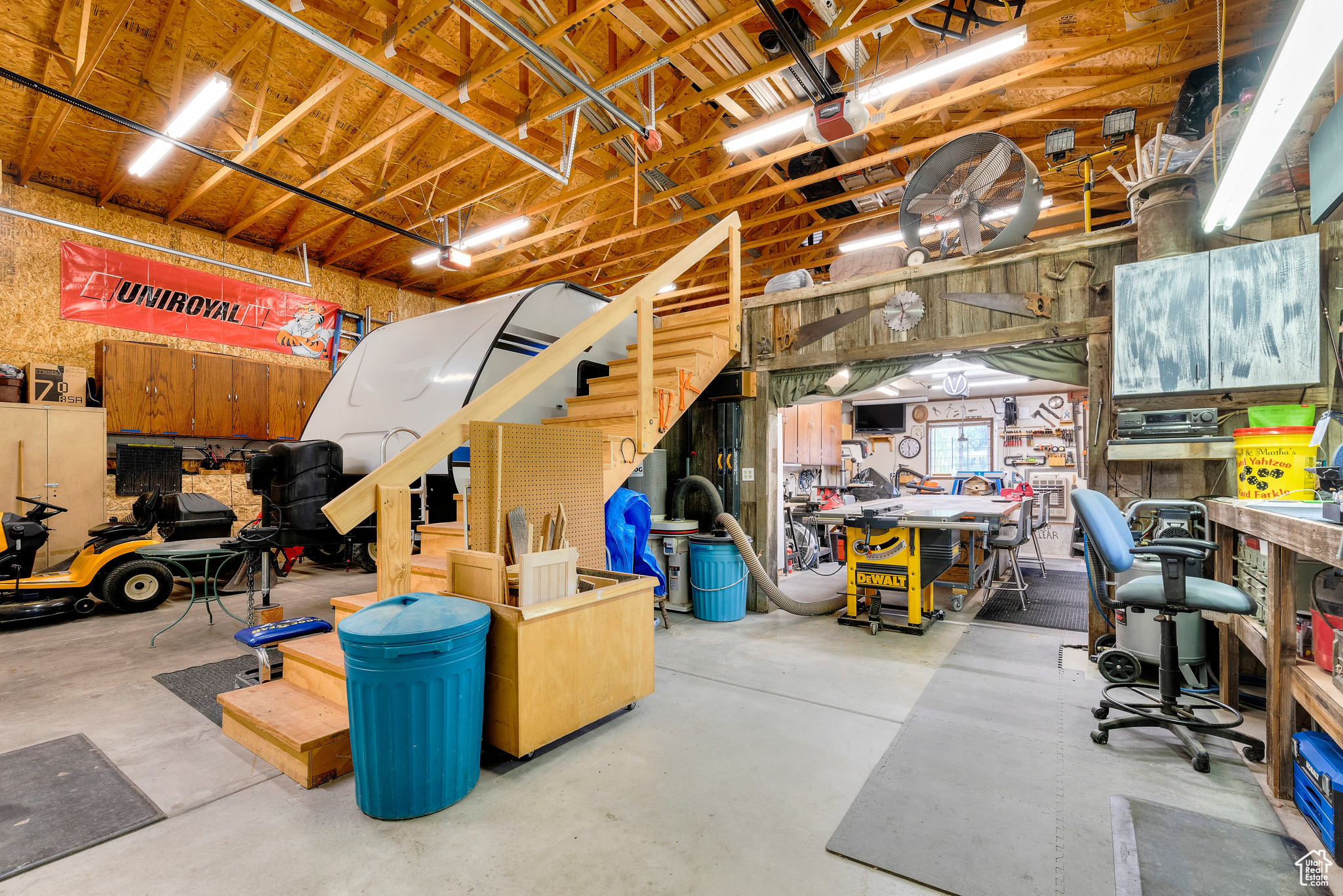 835 E CANYON BREEZE LN