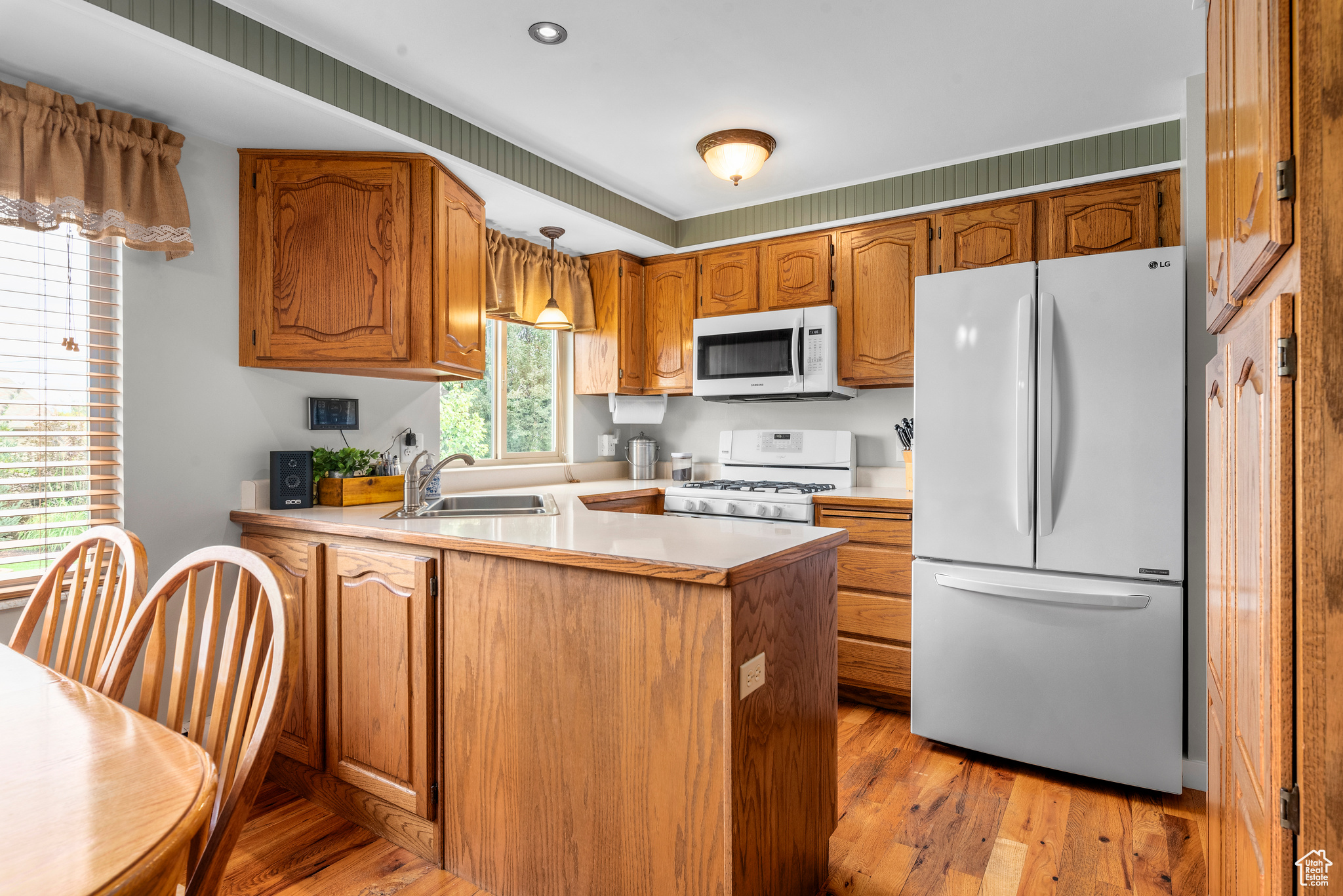 835 E CANYON BREEZE LN