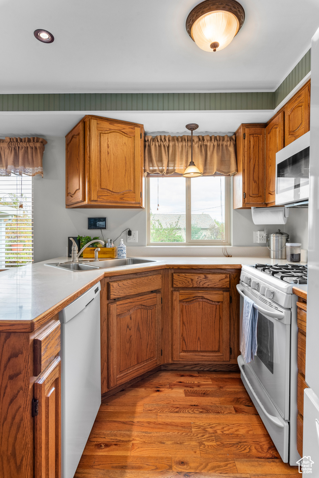 835 E CANYON BREEZE LN