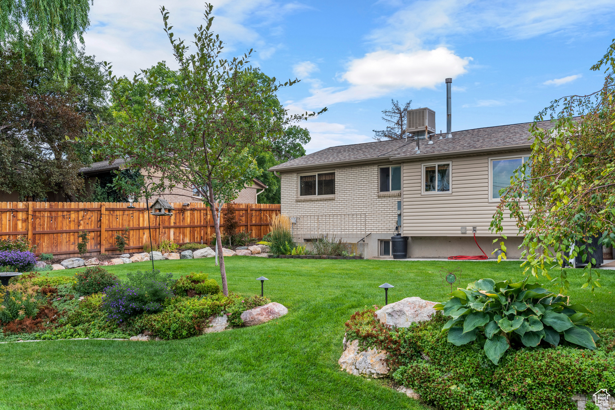 835 E CANYON BREEZE LN