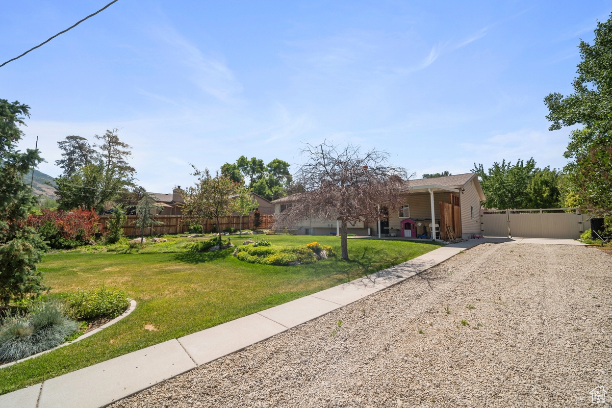 835 E CANYON BREEZE LN