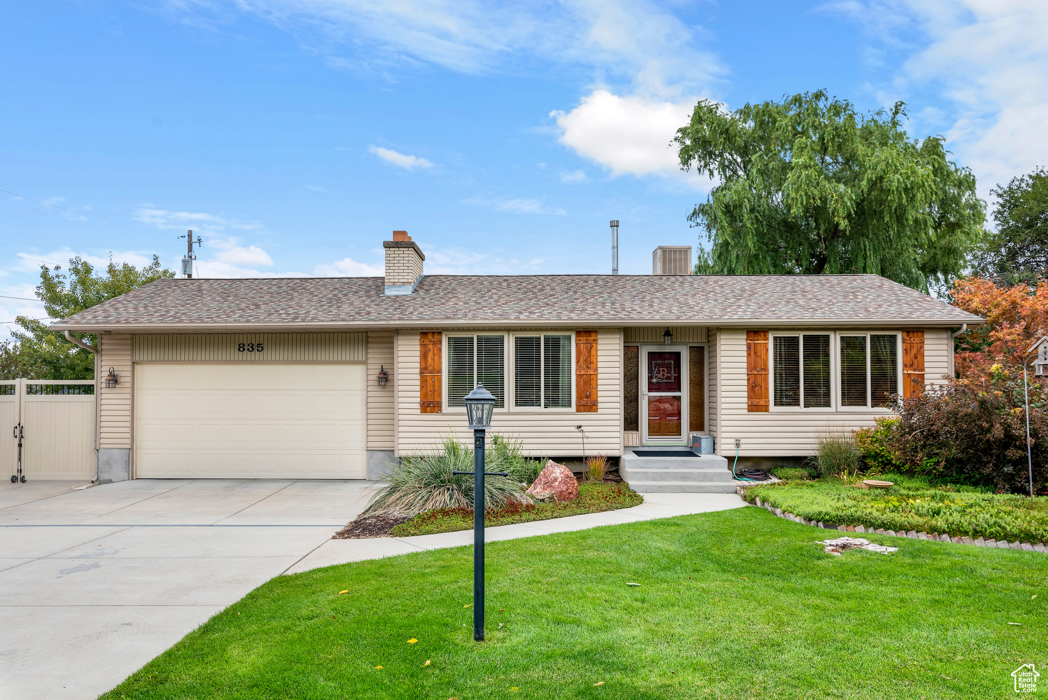 835 E CANYON BREEZE LN