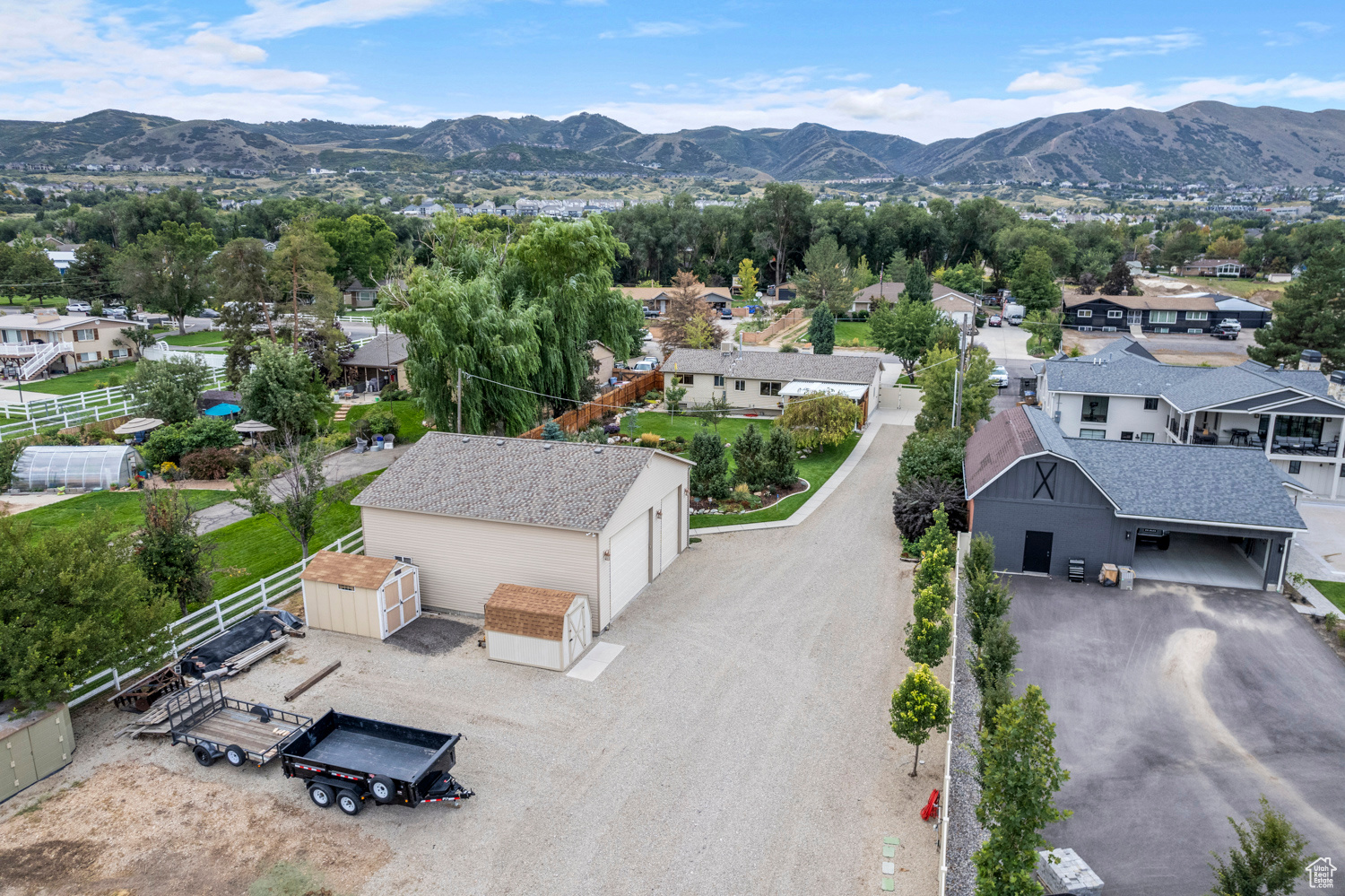 835 E CANYON BREEZE LN