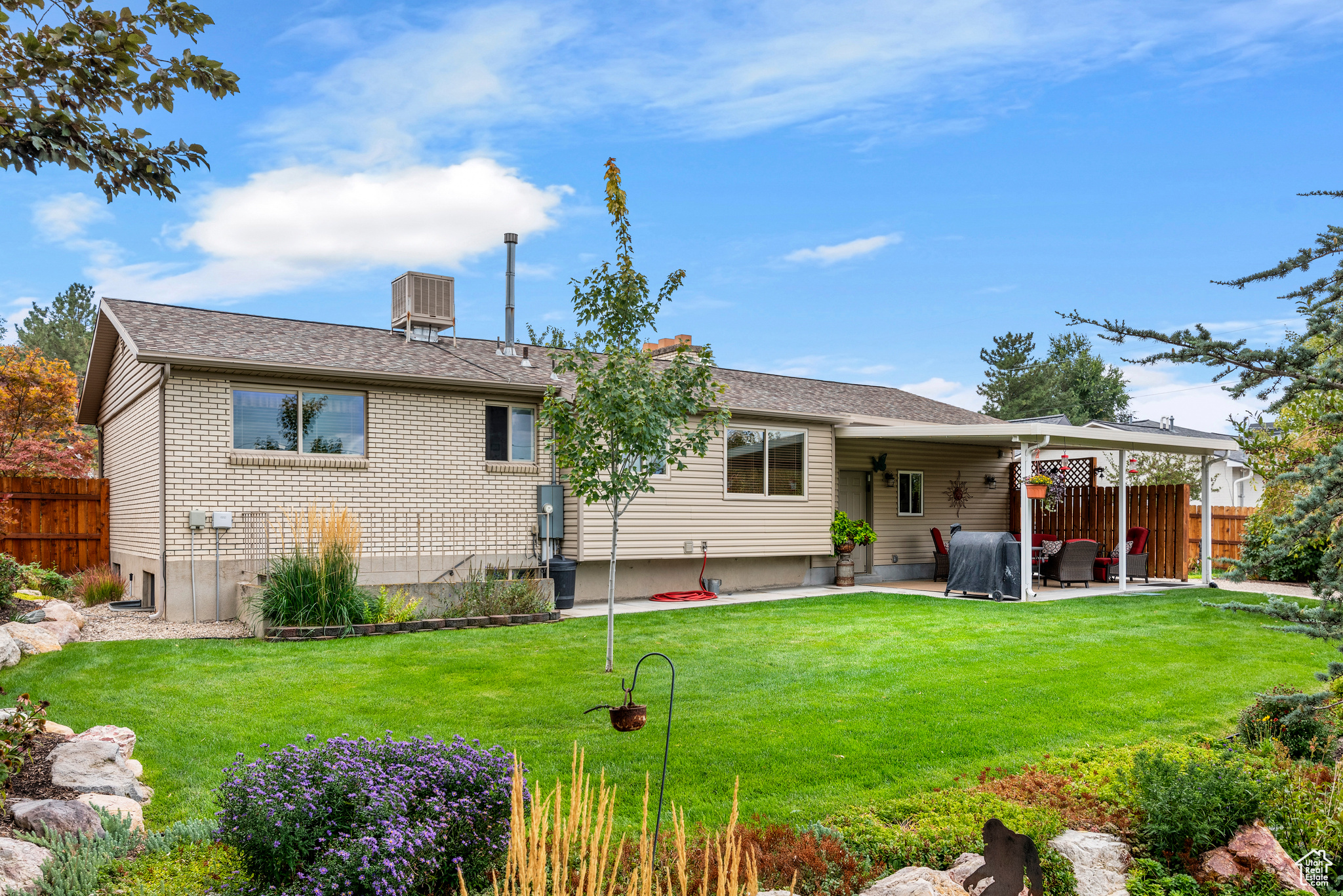 835 E CANYON BREEZE LN