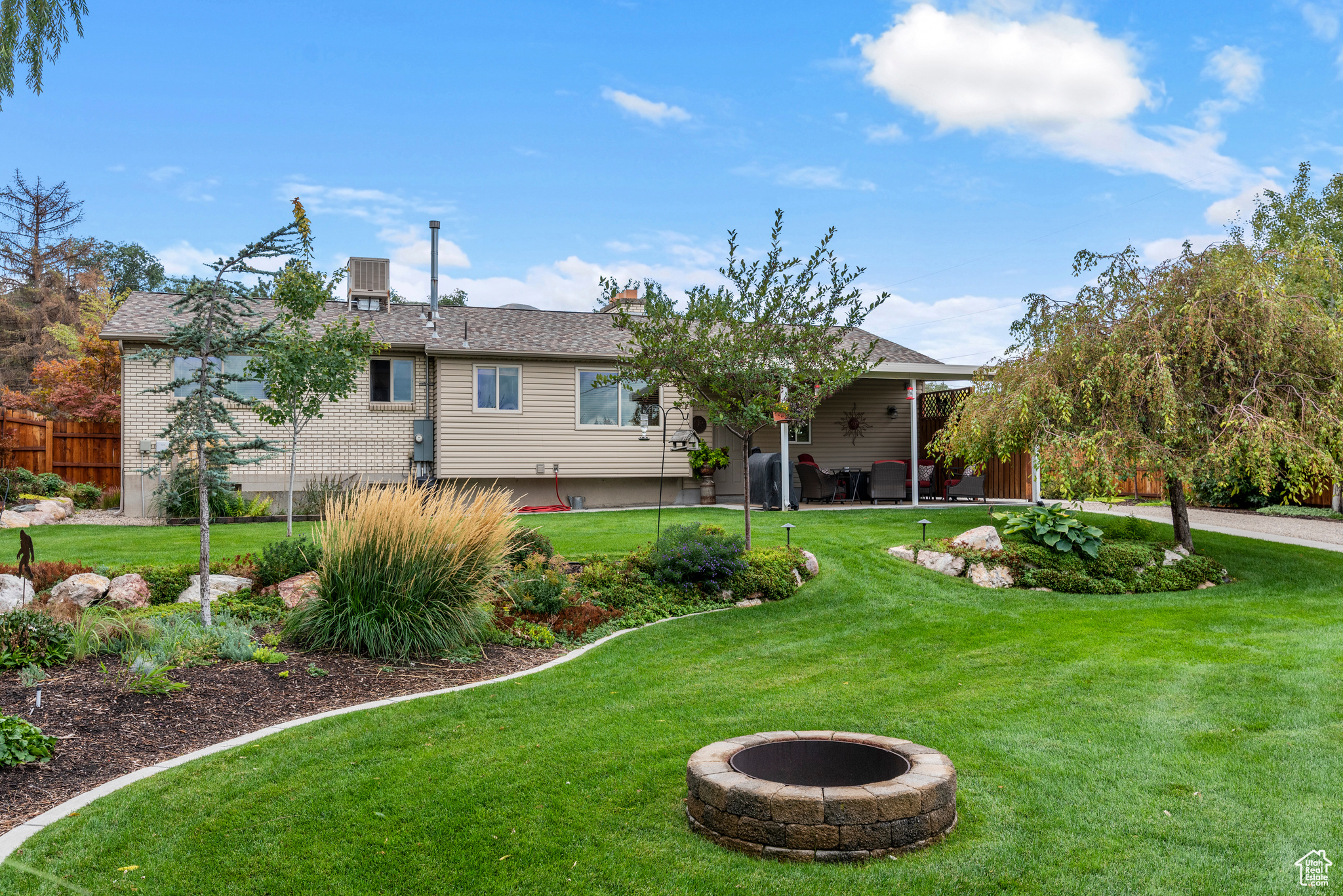 835 E CANYON BREEZE LN