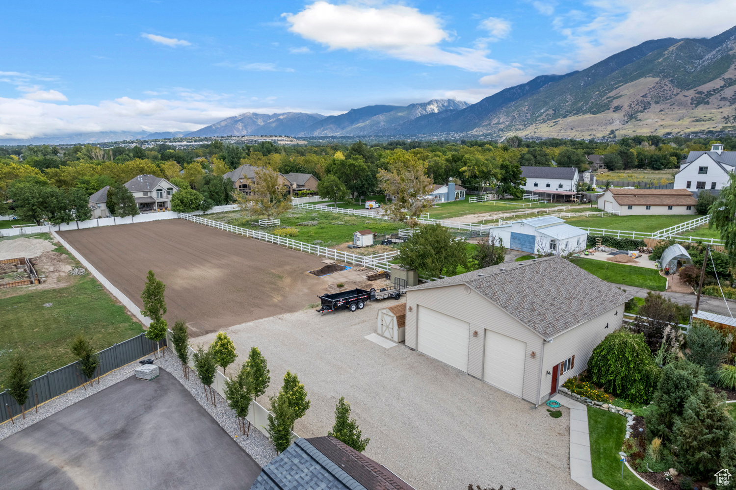 835 E CANYON BREEZE LN