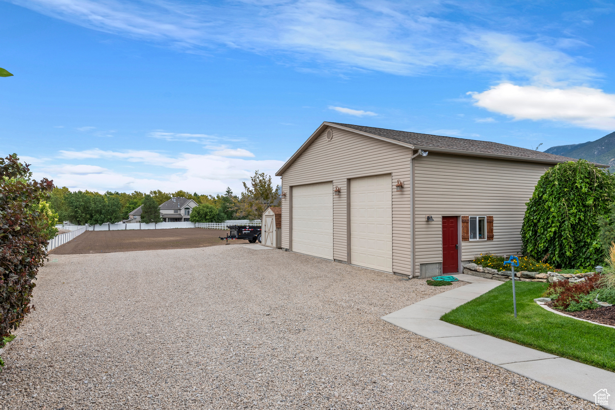 835 E CANYON BREEZE LN